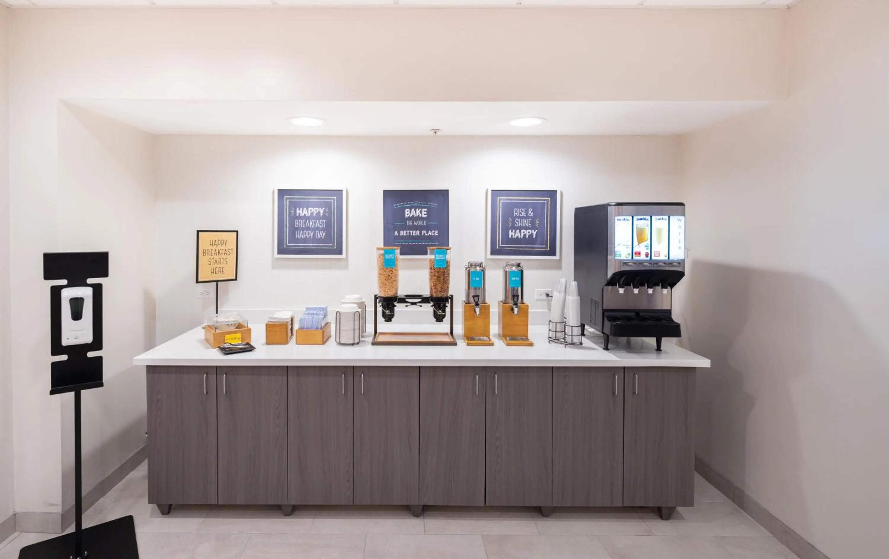 Restaurant/places to eat in Hampton Inn & Suites by Hilton Seattle/Kent