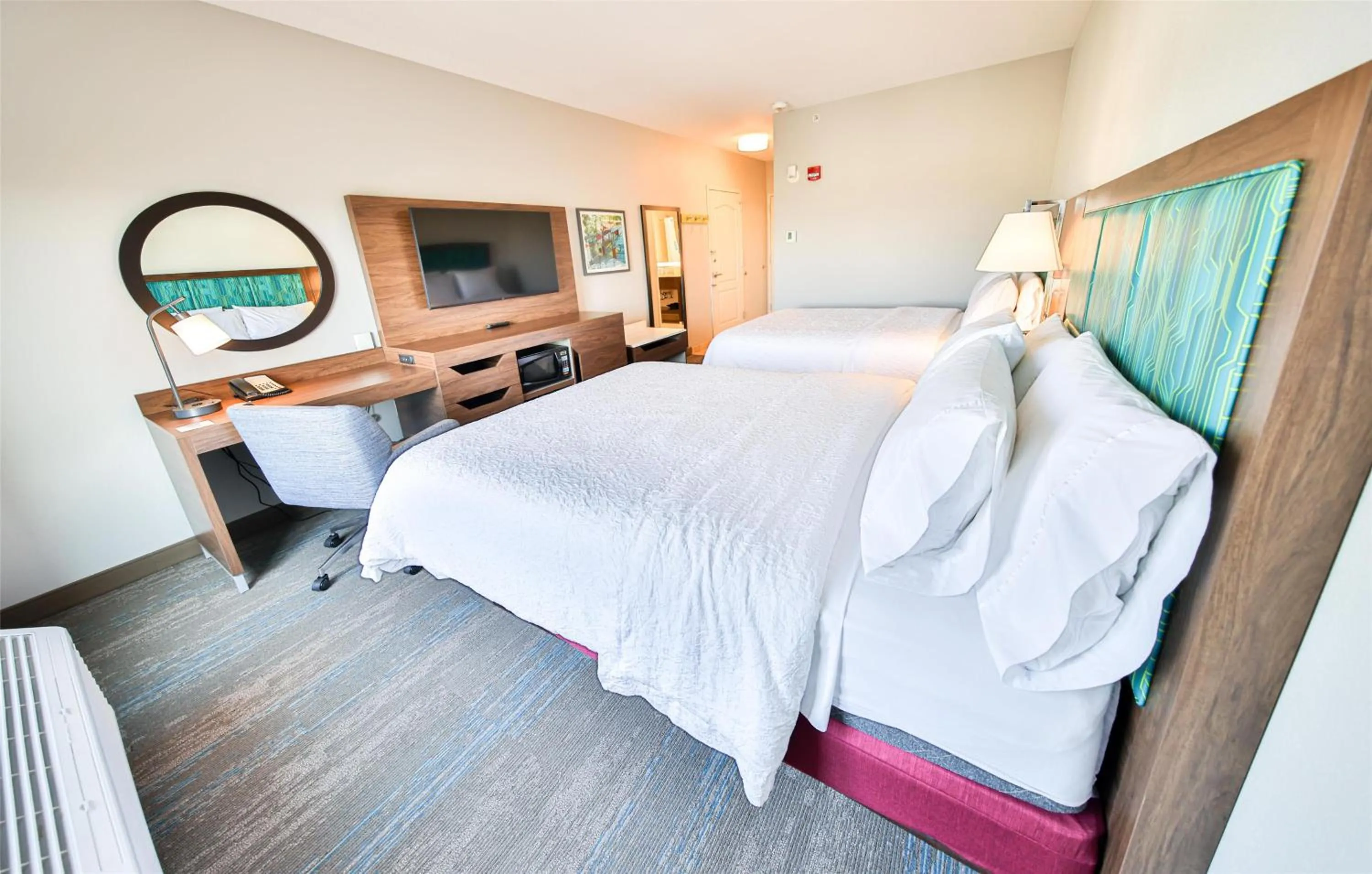 Bed in Hampton Inn & Suites by Hilton Seattle/Kent