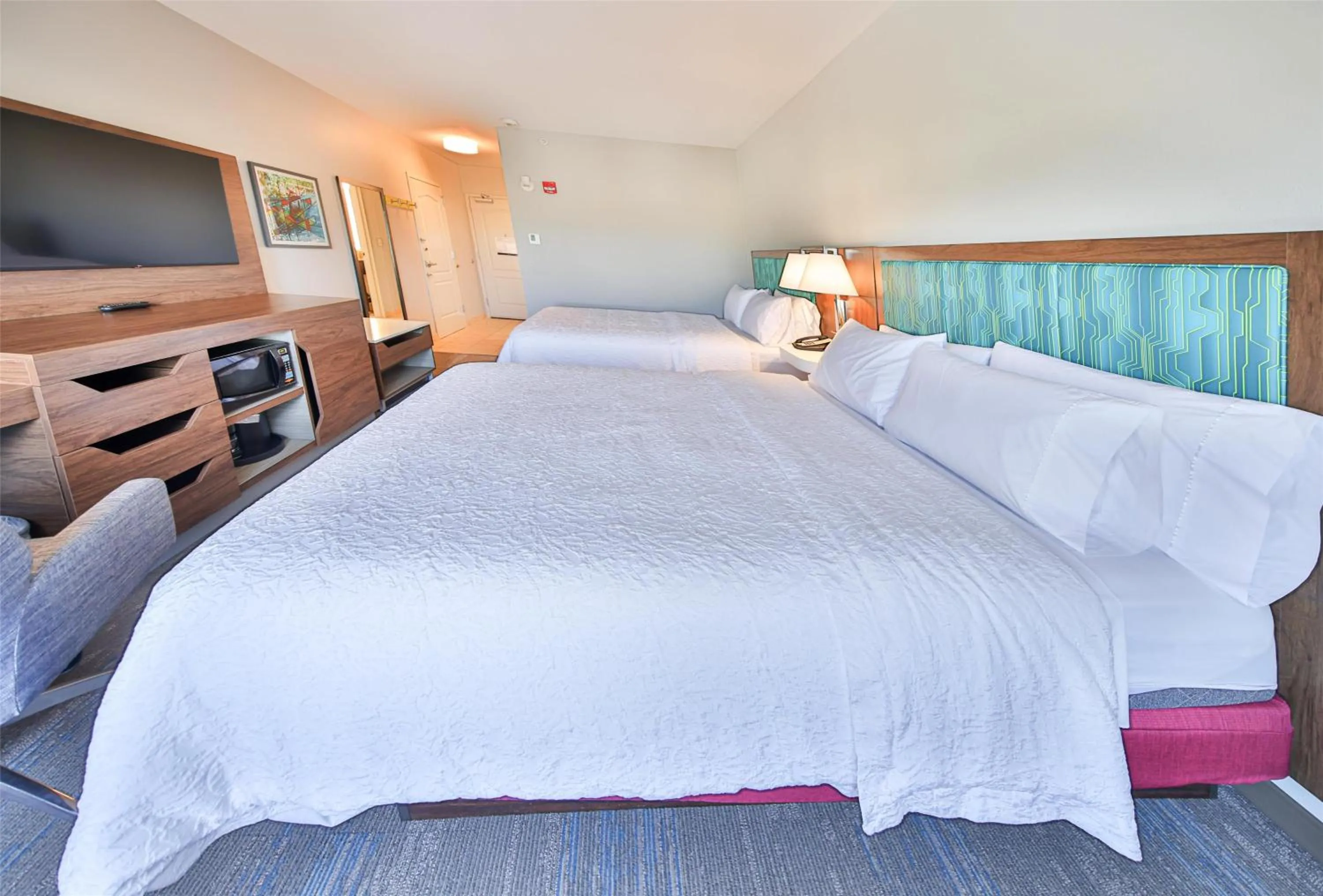 Bed in Hampton Inn & Suites by Hilton Seattle/Kent