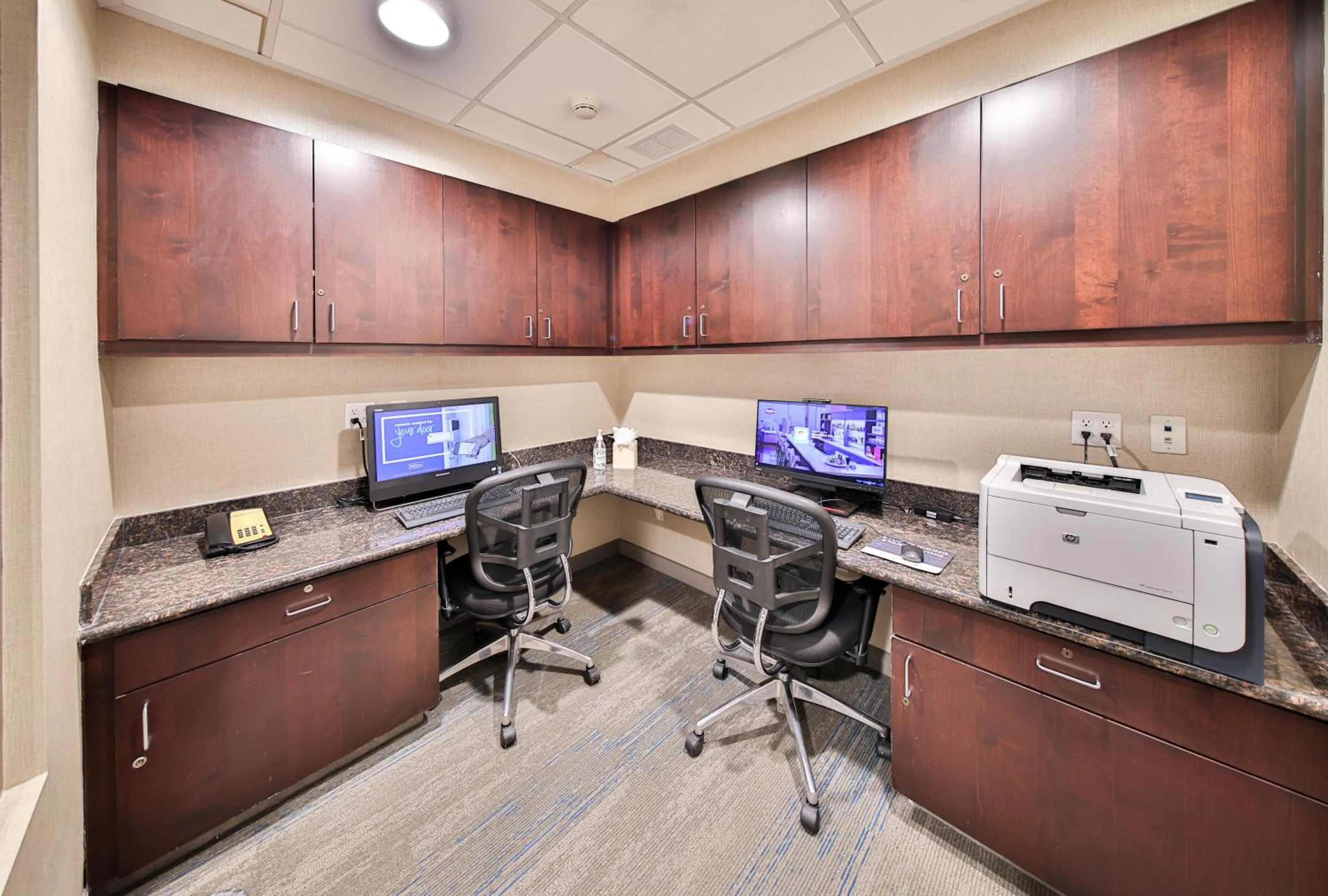 Business facilities in Hampton Inn & Suites by Hilton Seattle/Kent