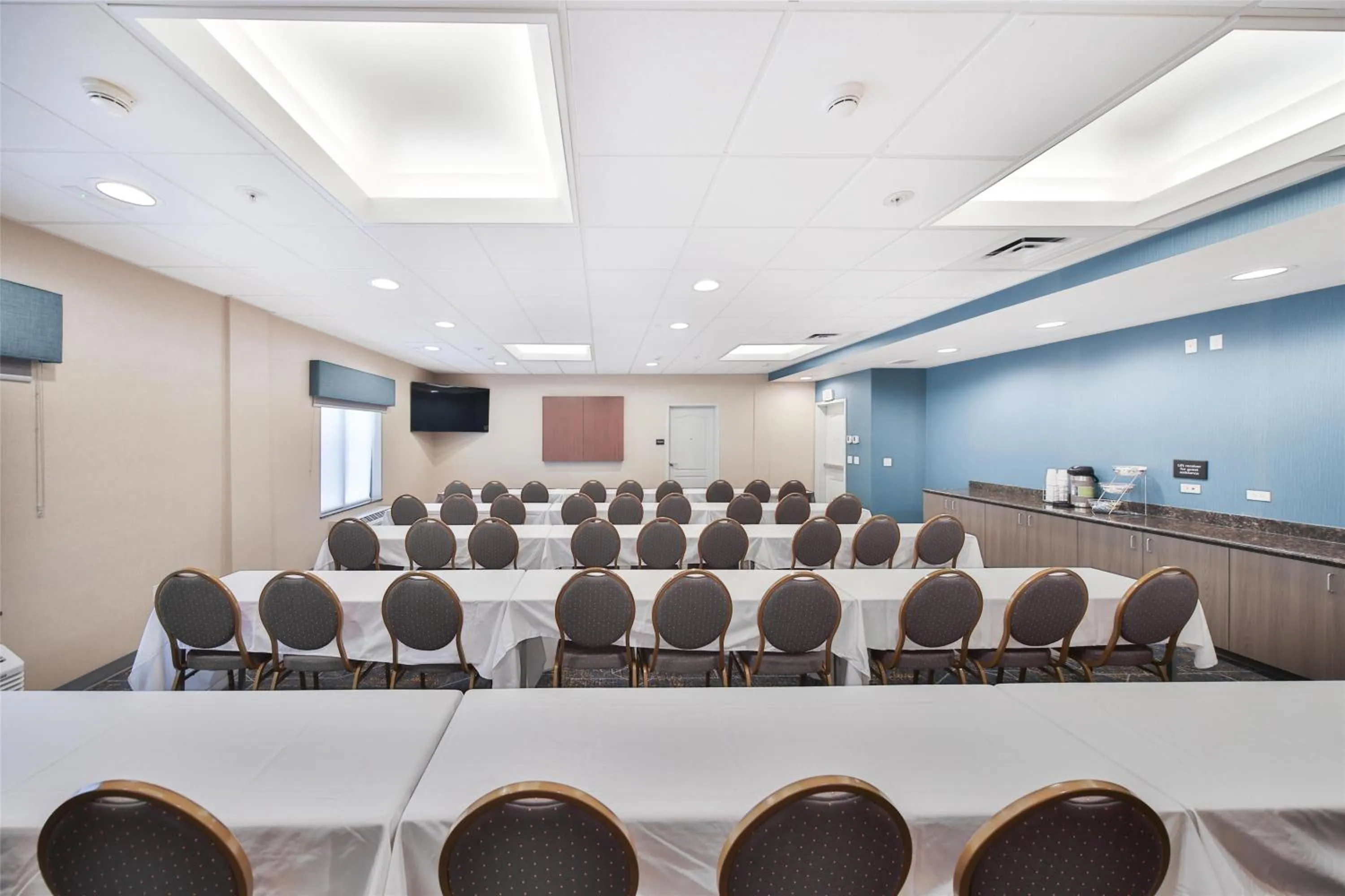 Meeting/conference room in Hampton Inn & Suites by Hilton Seattle/Kent