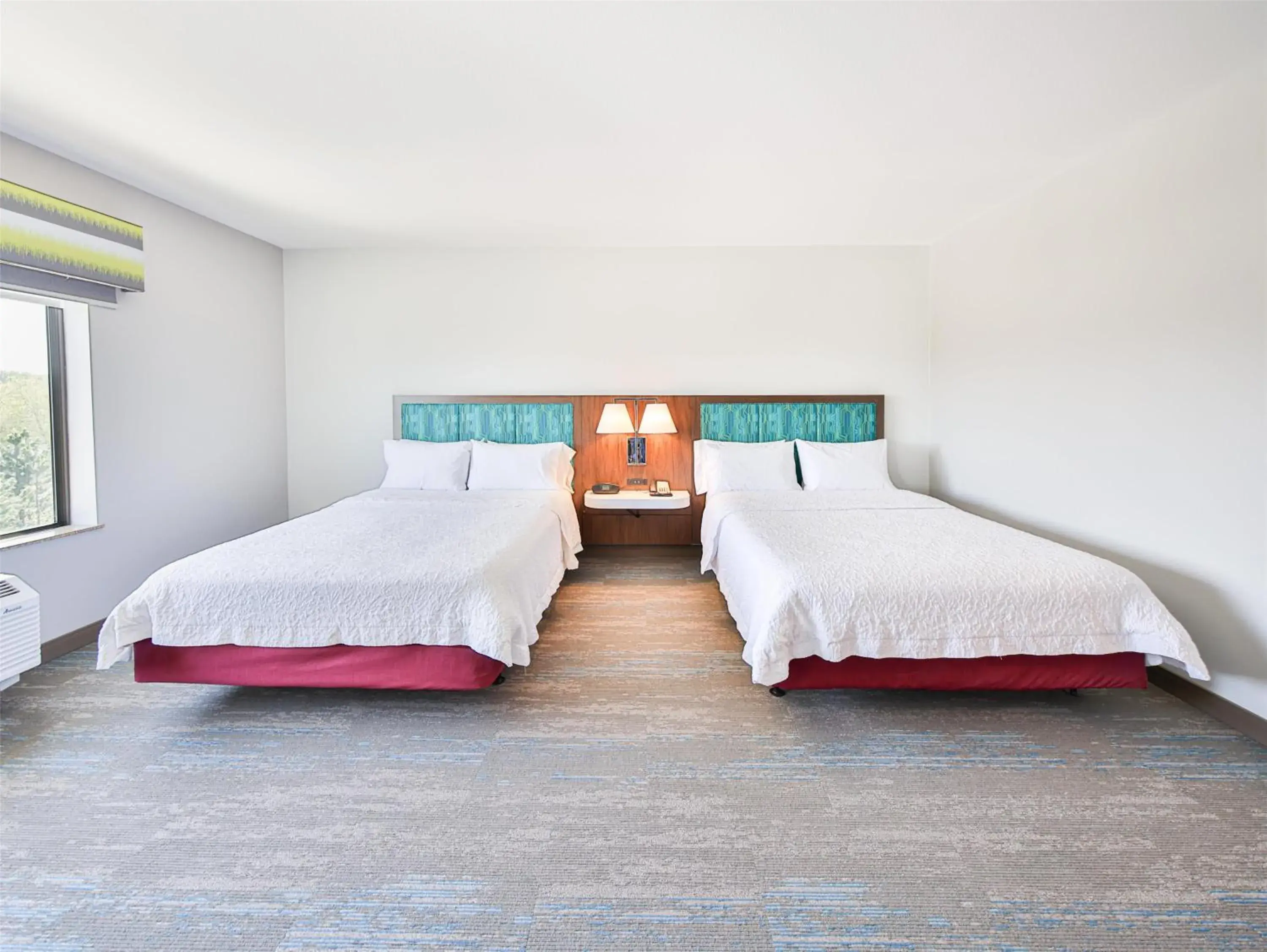 Bed in Hampton Inn & Suites by Hilton Seattle/Kent Bed in Hampton Inn & Suites by Hilton Seattle/Kent