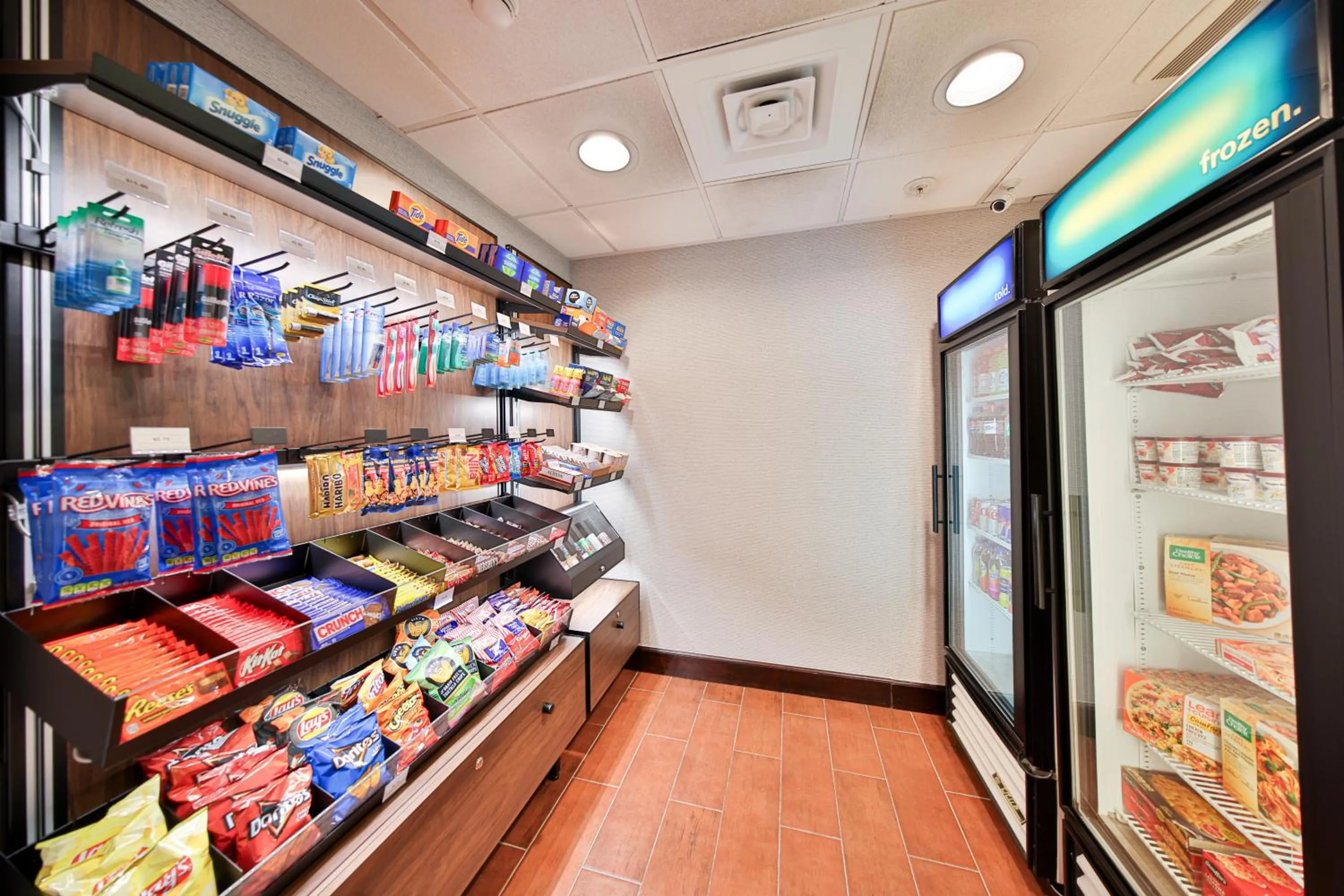 On-site shops in Hampton Inn & Suites by Hilton Seattle/Kent