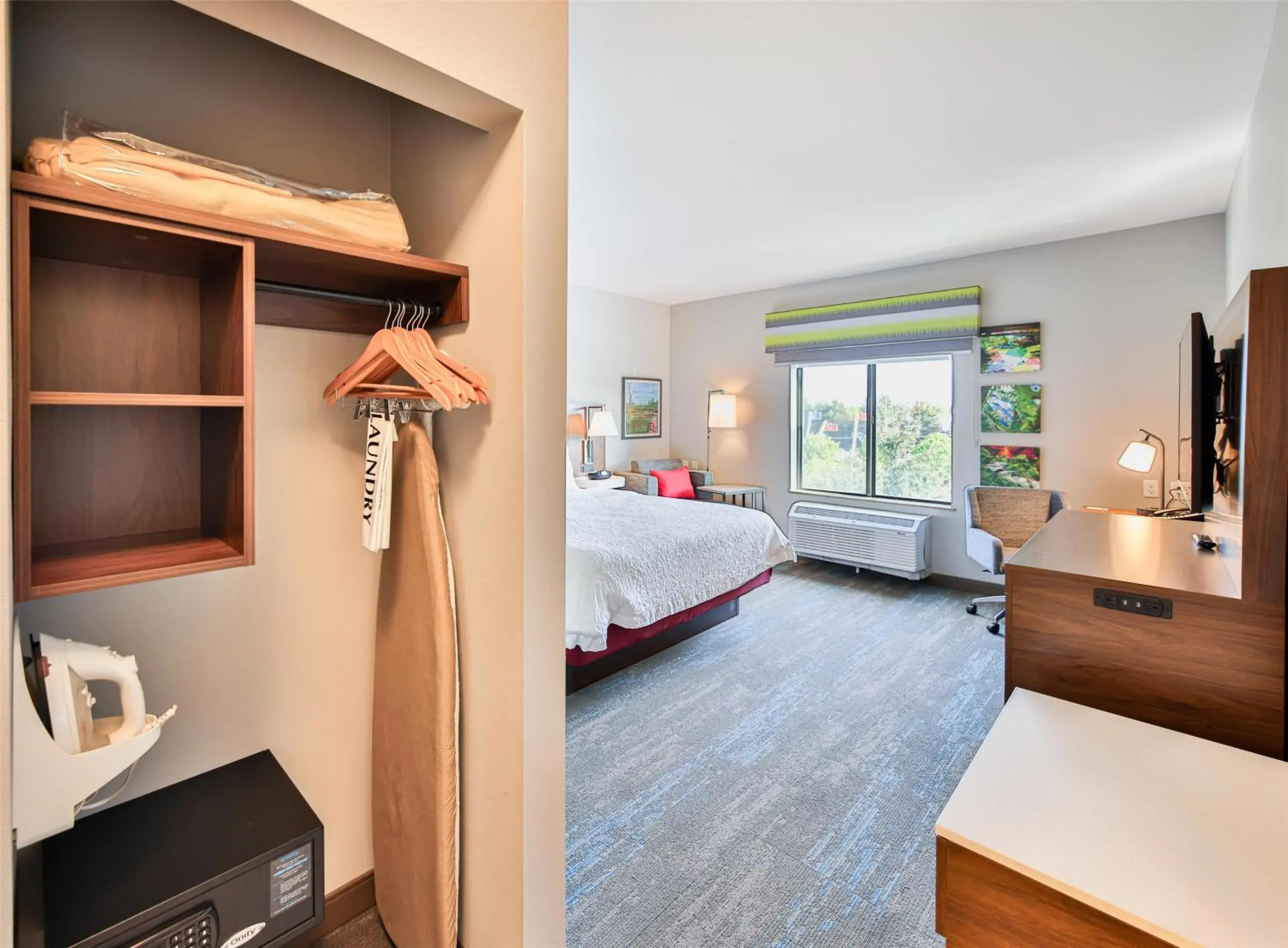 Photo of the whole room, Bed in Hampton Inn & Suites by Hilton Seattle/Kent Photo of the whole room, Bed in Hampton Inn & Suites by Hilton Seattle/Kent