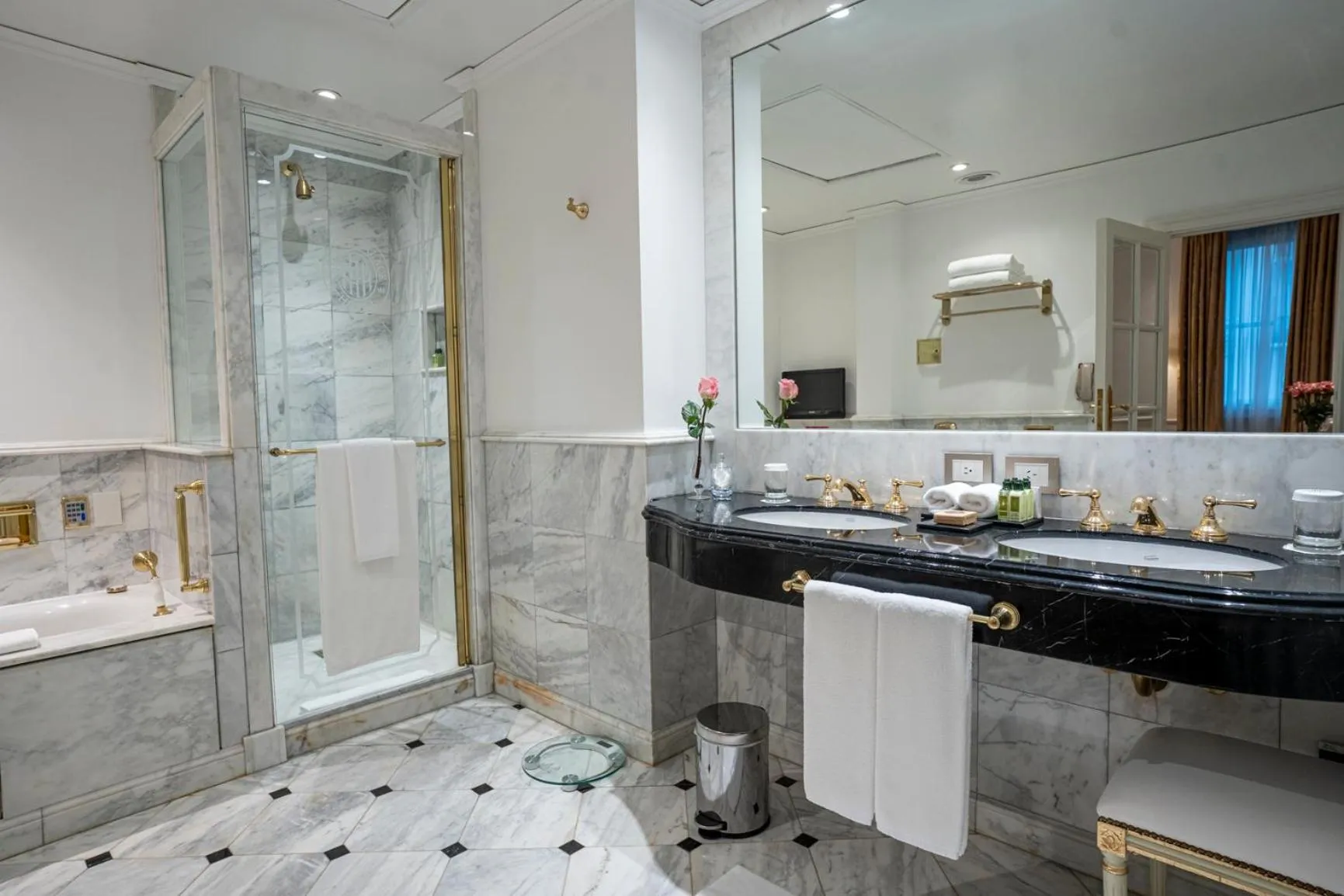 Bathroom in Alvear Palace Hotel - Leading Hotels of the World