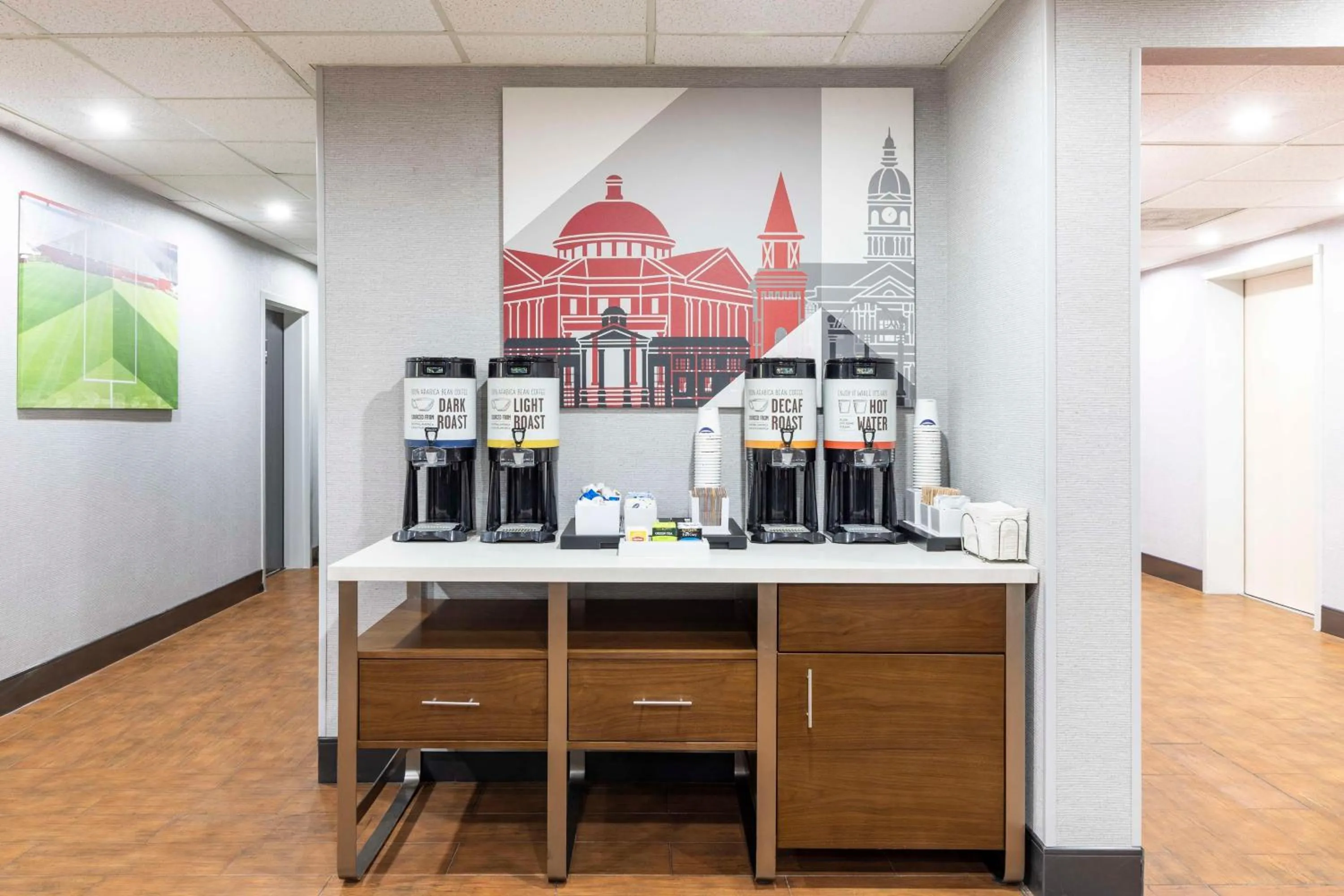 Dining area in Hampton Inn Athens