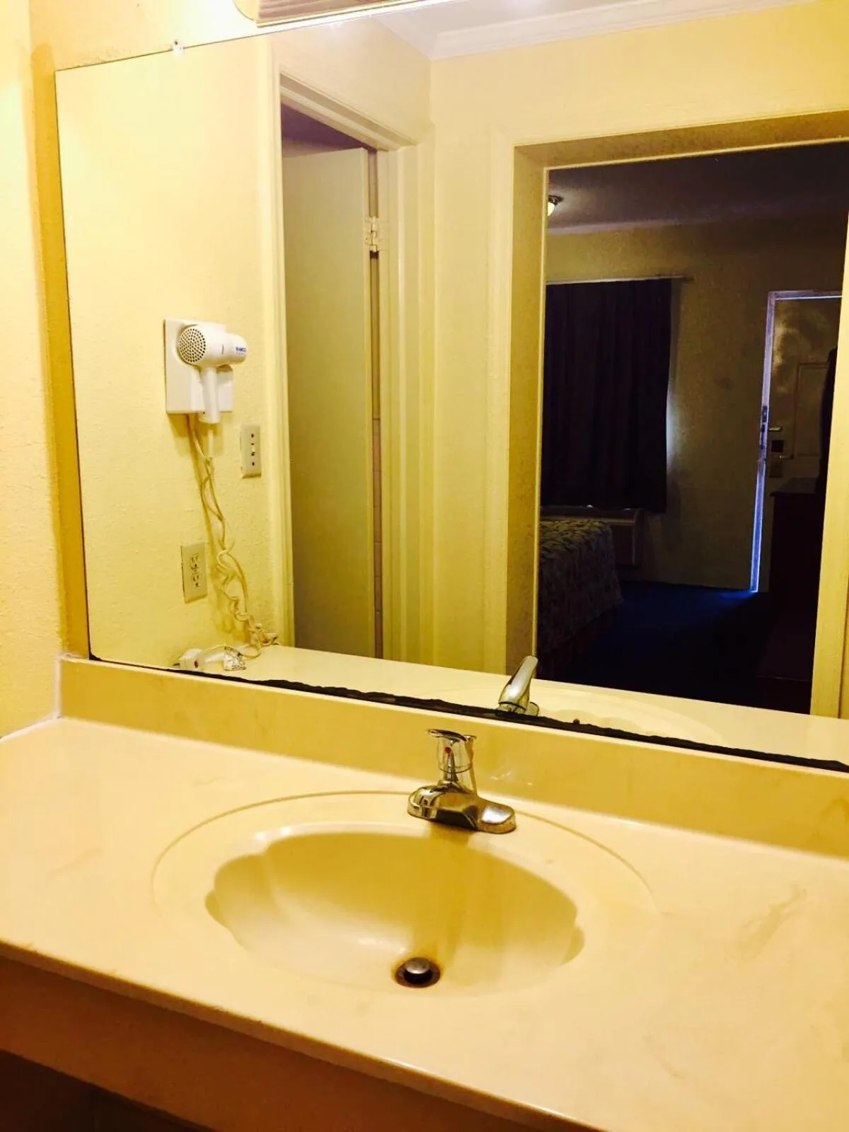 Bathroom in Ross Motel