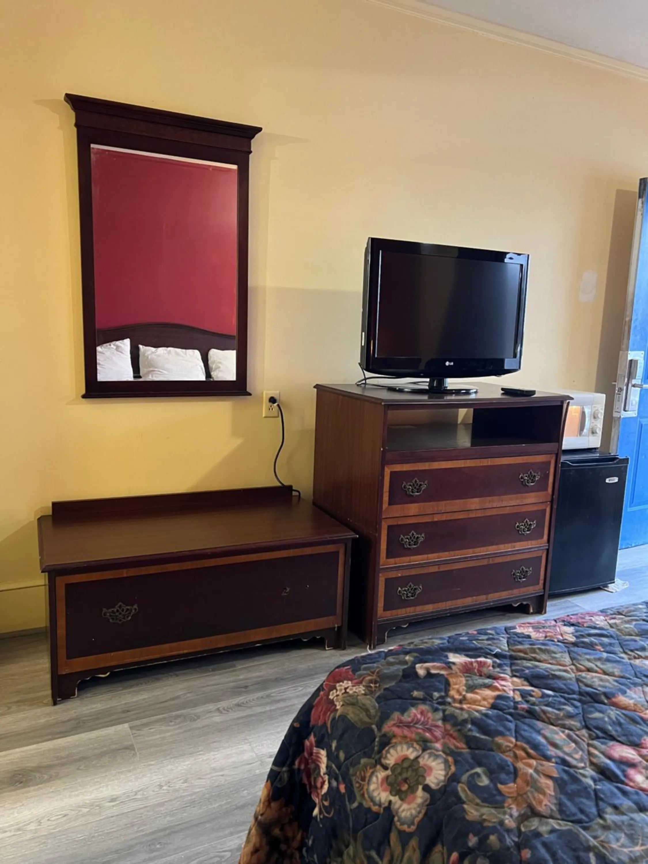 TV and multimedia in Ross Motel