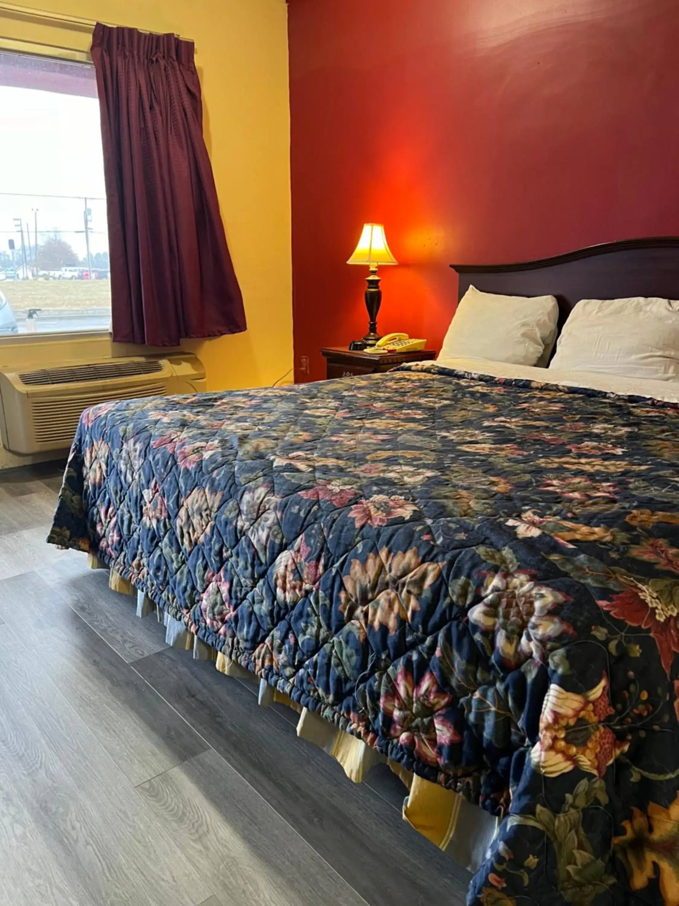 Standard King Room in Motel 6 Williamston, NC - Highway 17 Standard King Room in Motel 6 Williamston, NC - Highway 17