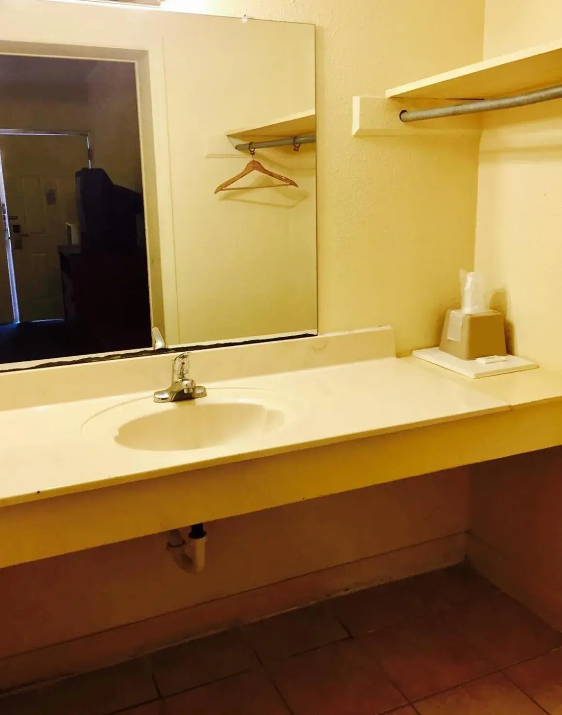 Standard King Room in Motel 6 Williamston, NC - Highway 17 Standard King Room in Motel 6 Williamston, NC - Highway 17