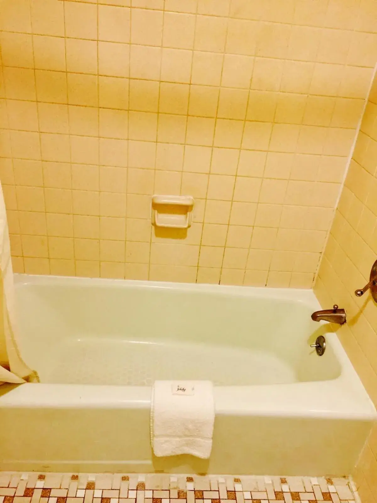 Standard King Room in Motel 6 Williamston, NC - Highway 17 Standard King Room in Motel 6 Williamston, NC - Highway 17