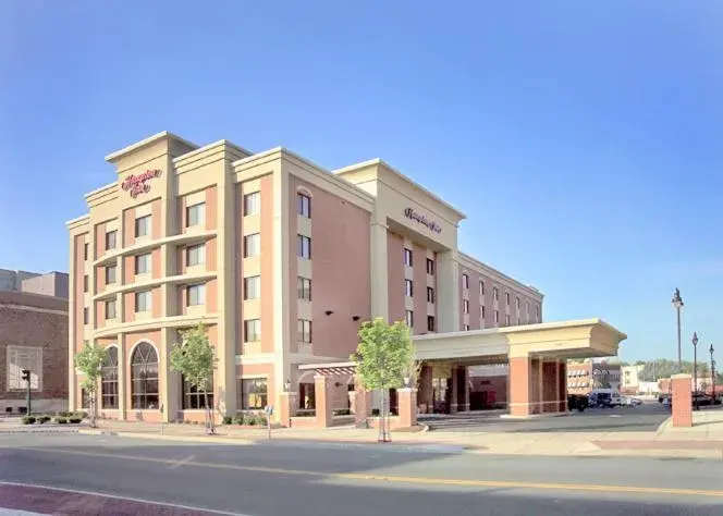 Property building in Hampton Inn Schenectady Downtown Property building in Hampton Inn Schenectady Downtown