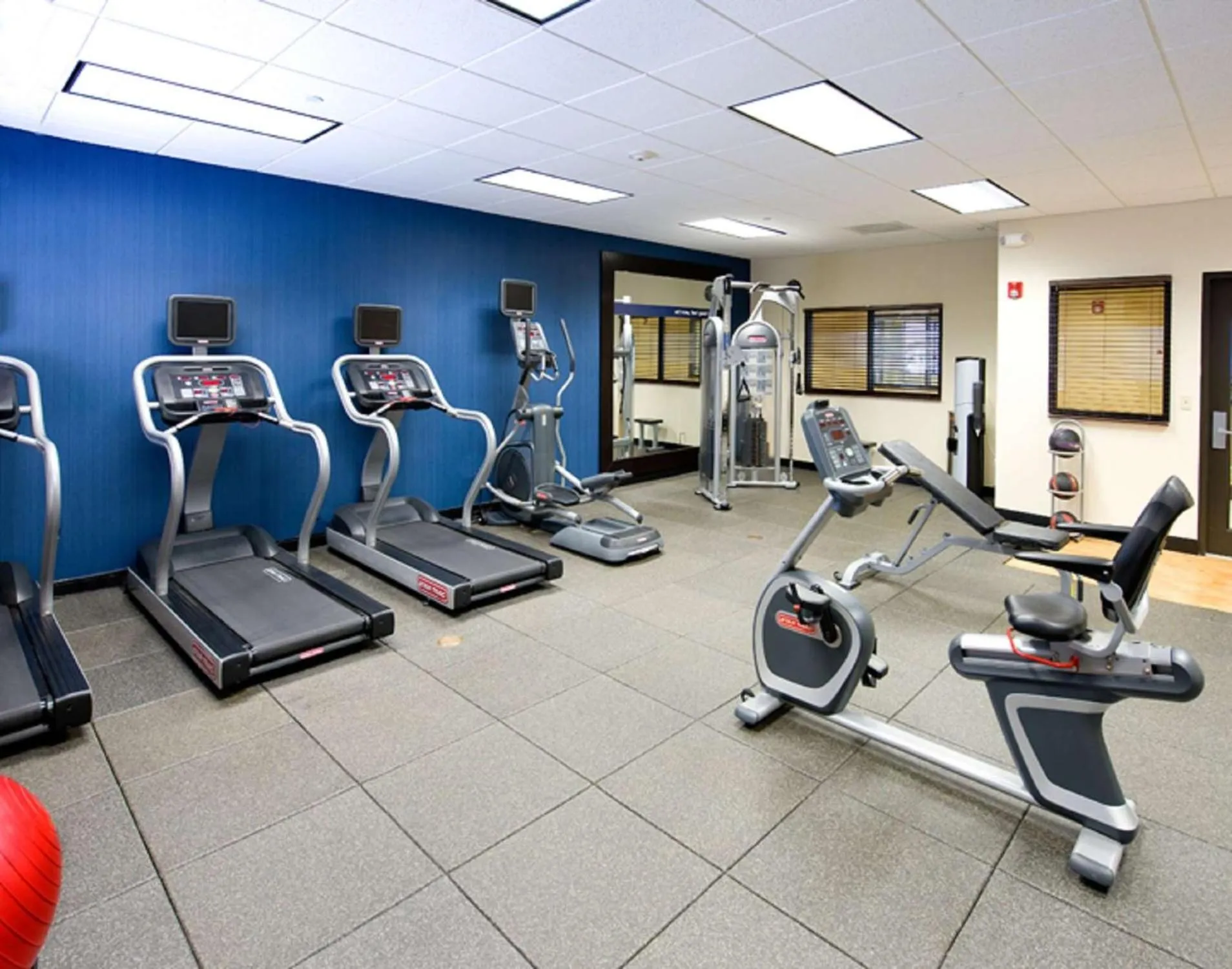 Fitness centre/facilities in Hampton Inn Schenectady Downtown