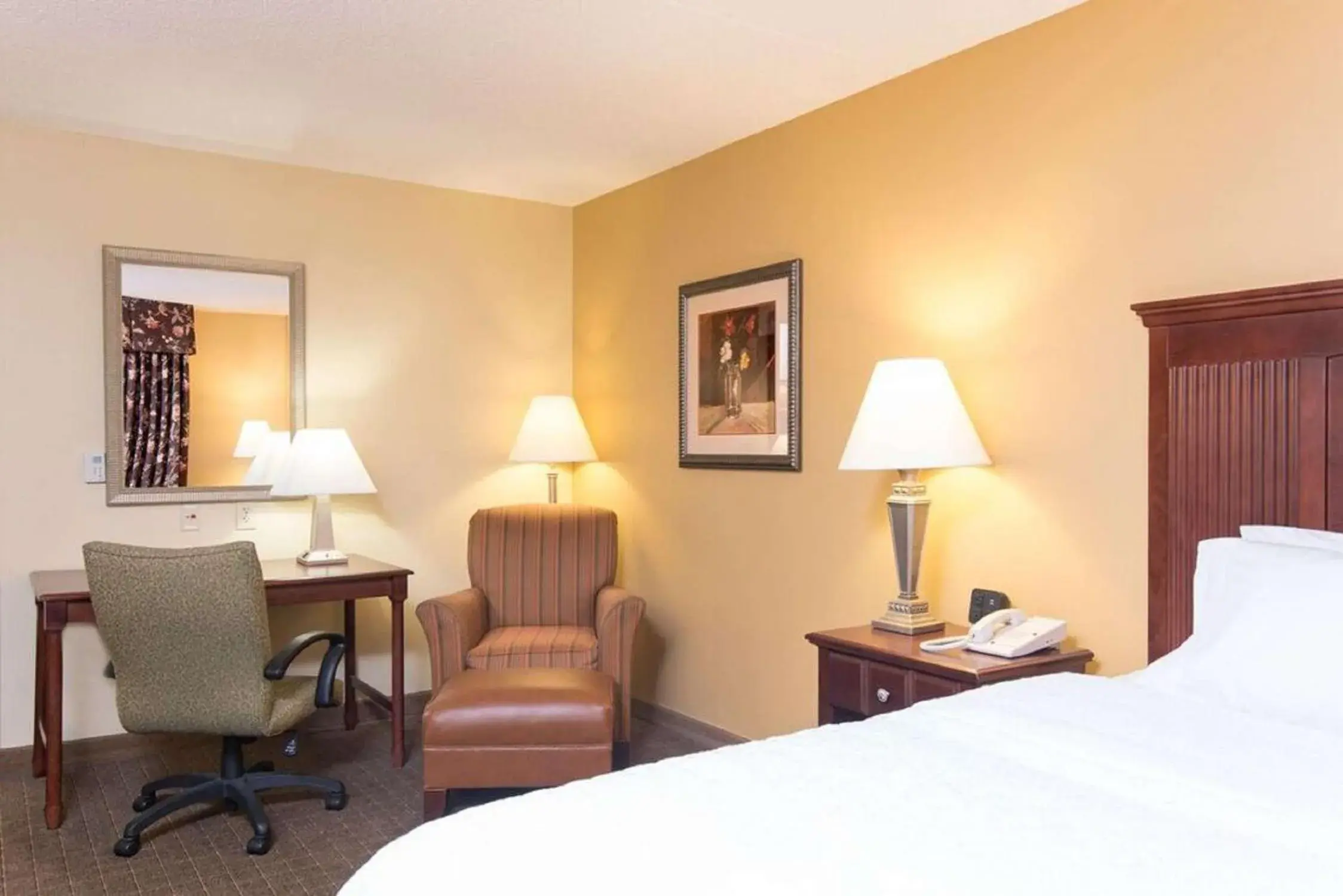 Bed in Hampton Inn Schenectady Downtown Bed in Hampton Inn Schenectady Downtown