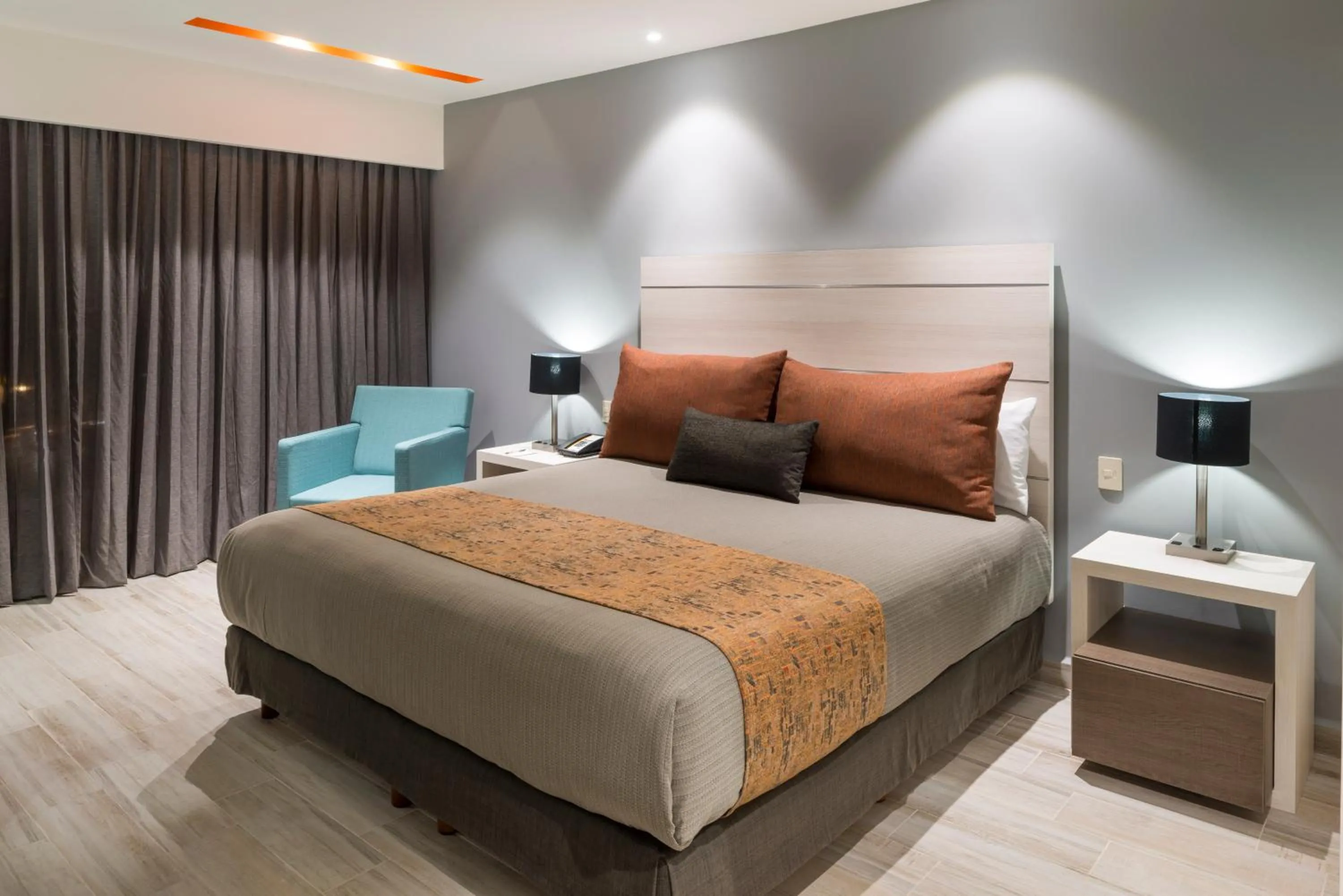 Photo of the whole room, Bed in Real Inn Perinorte