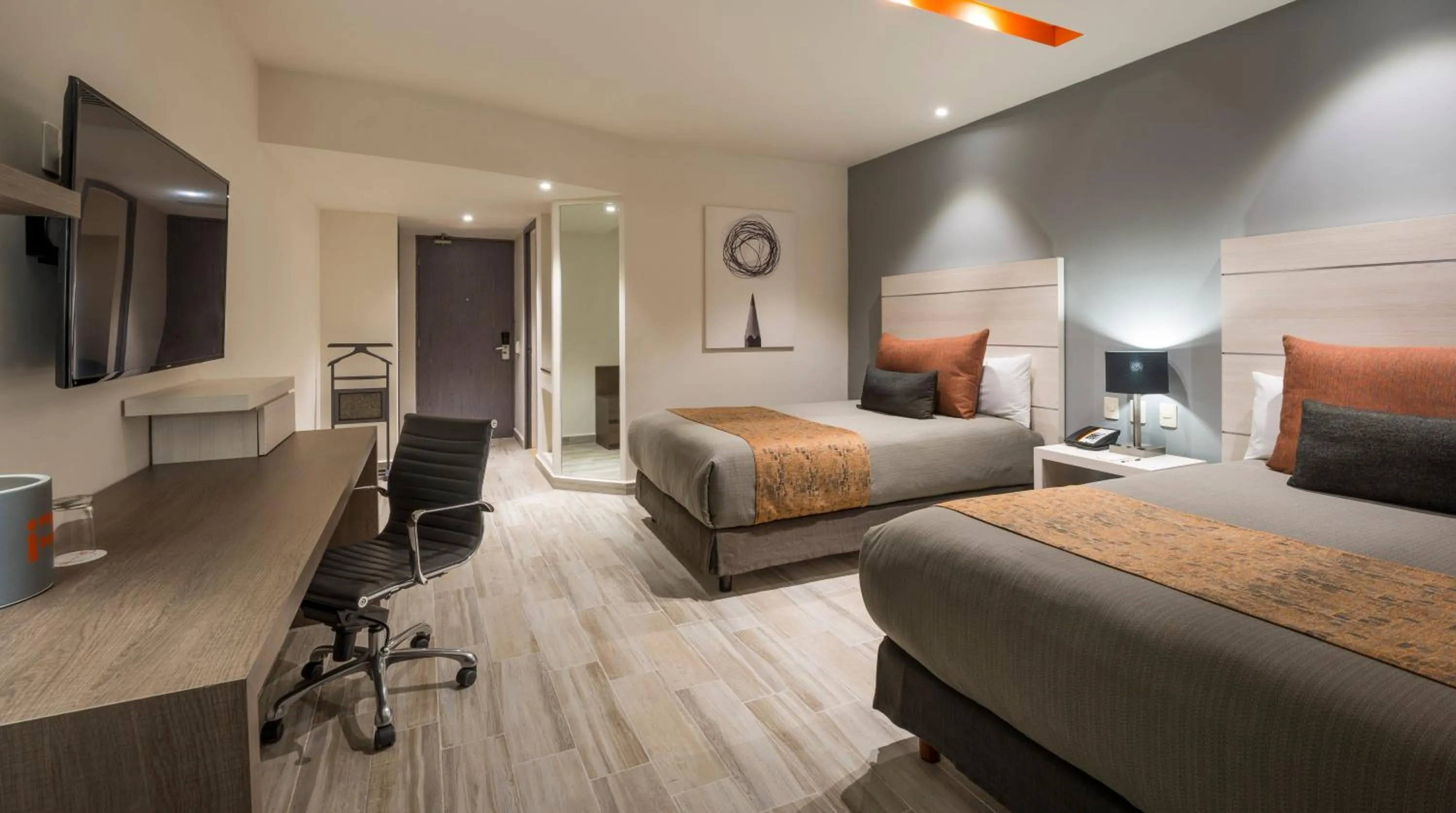 Photo of the whole room, Bed in Real Inn Perinorte