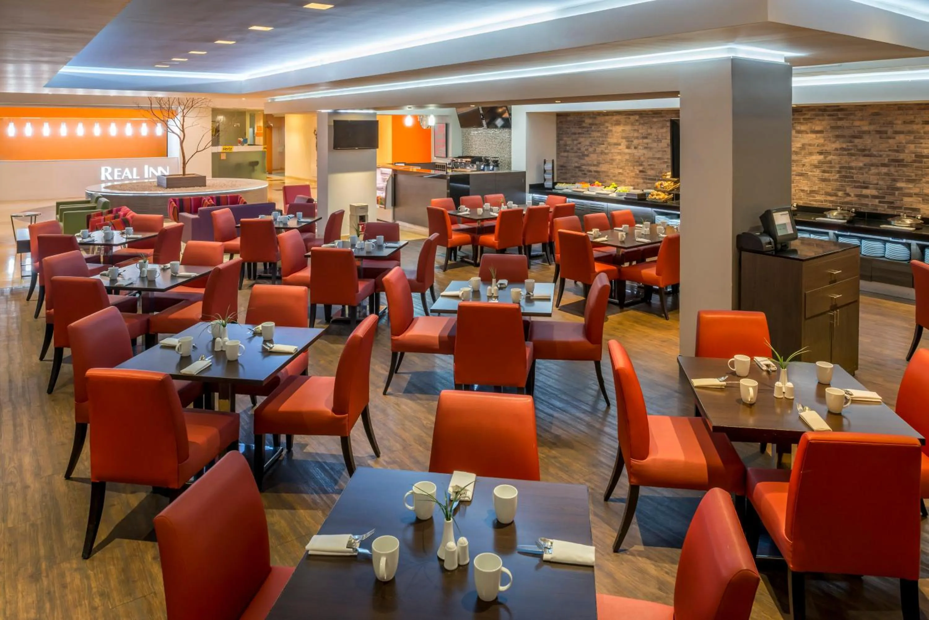 Restaurant/places to eat in Real Inn Perinorte