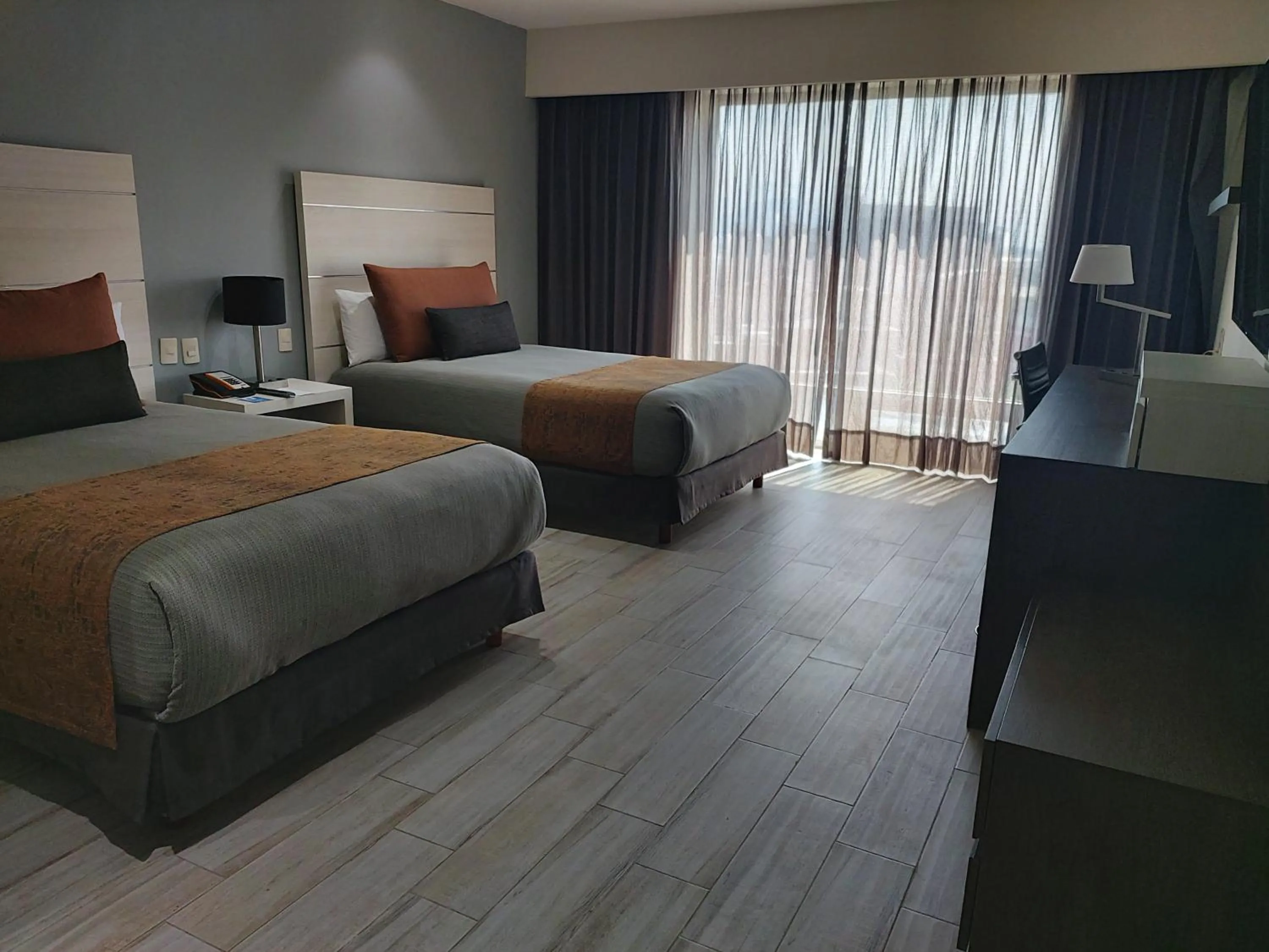 Photo of the whole room, Bed in Real Inn Perinorte