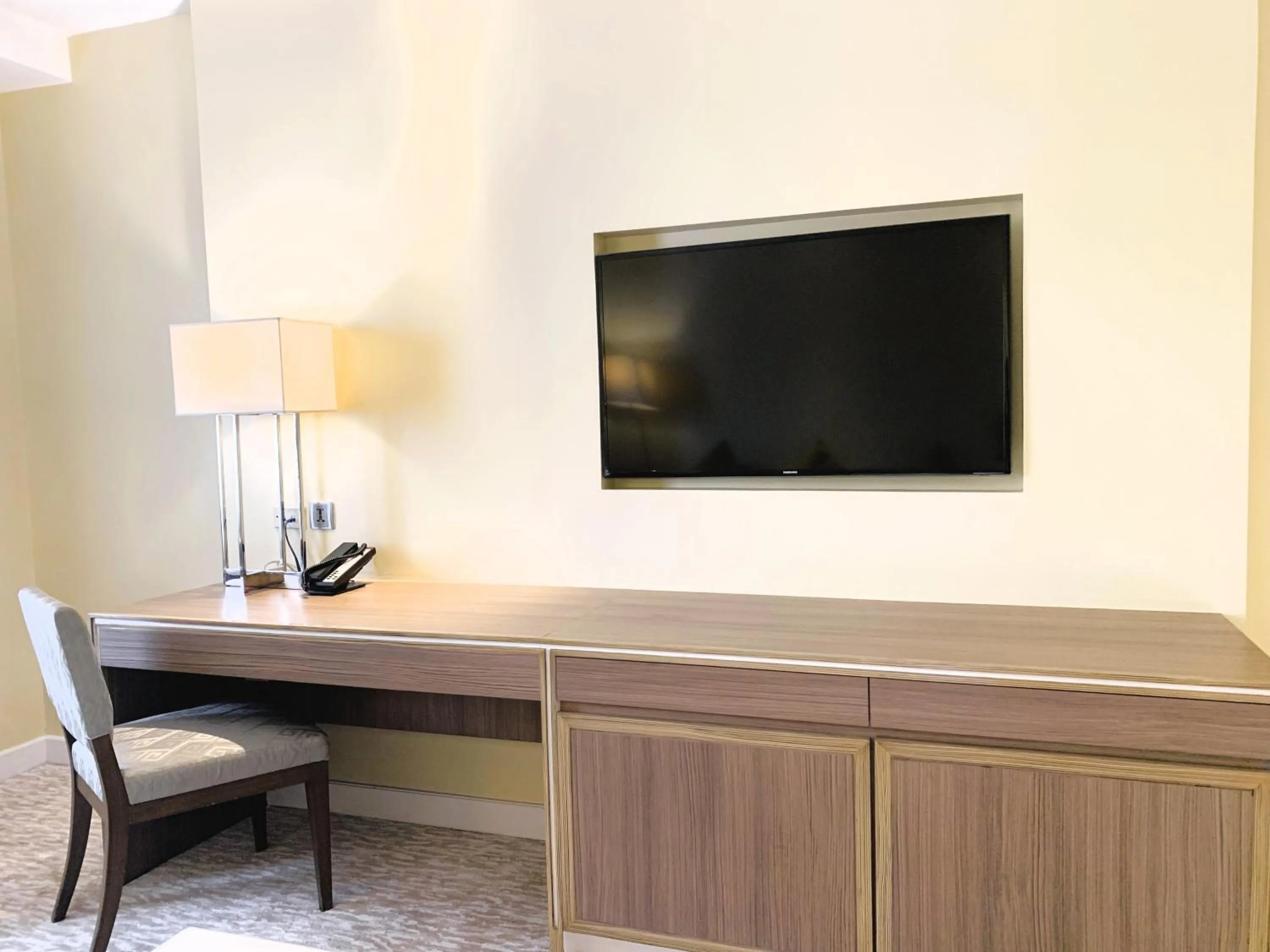 TV and multimedia in Hotel Benilde Maison De La Salle