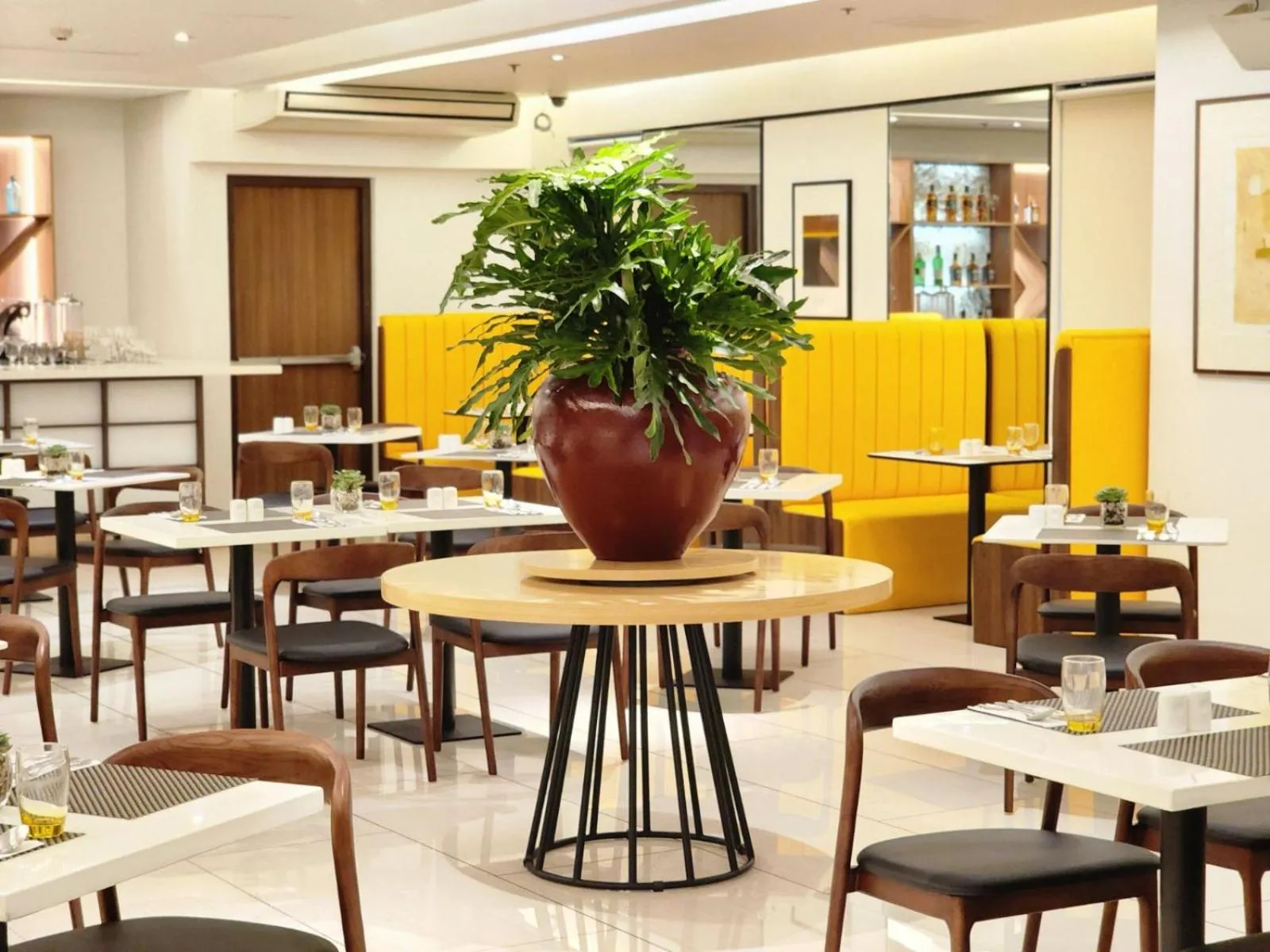 Restaurant/places to eat in Hotel Benilde Maison De La Salle