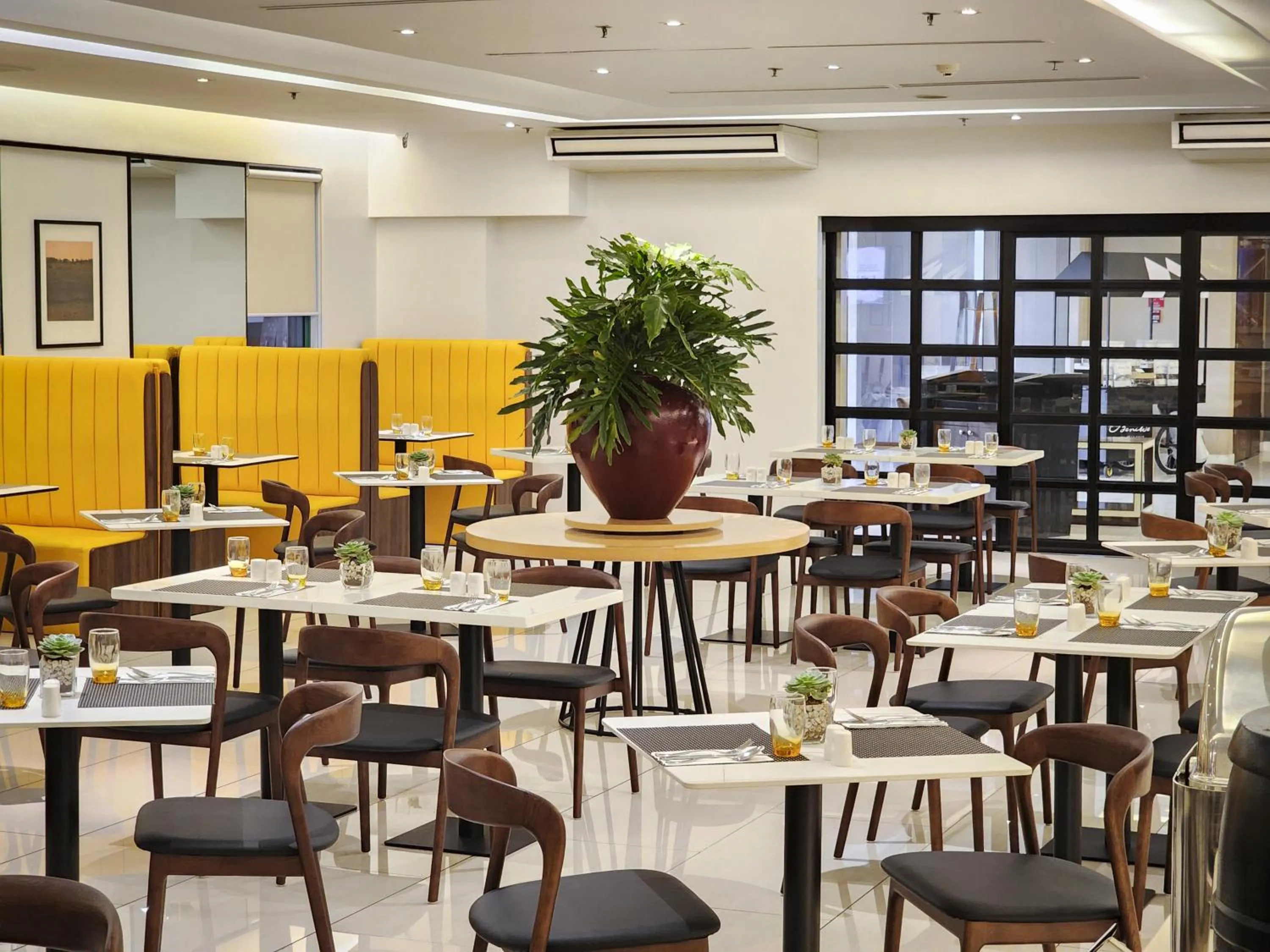 Restaurant/places to eat in Hotel Benilde Maison De La Salle