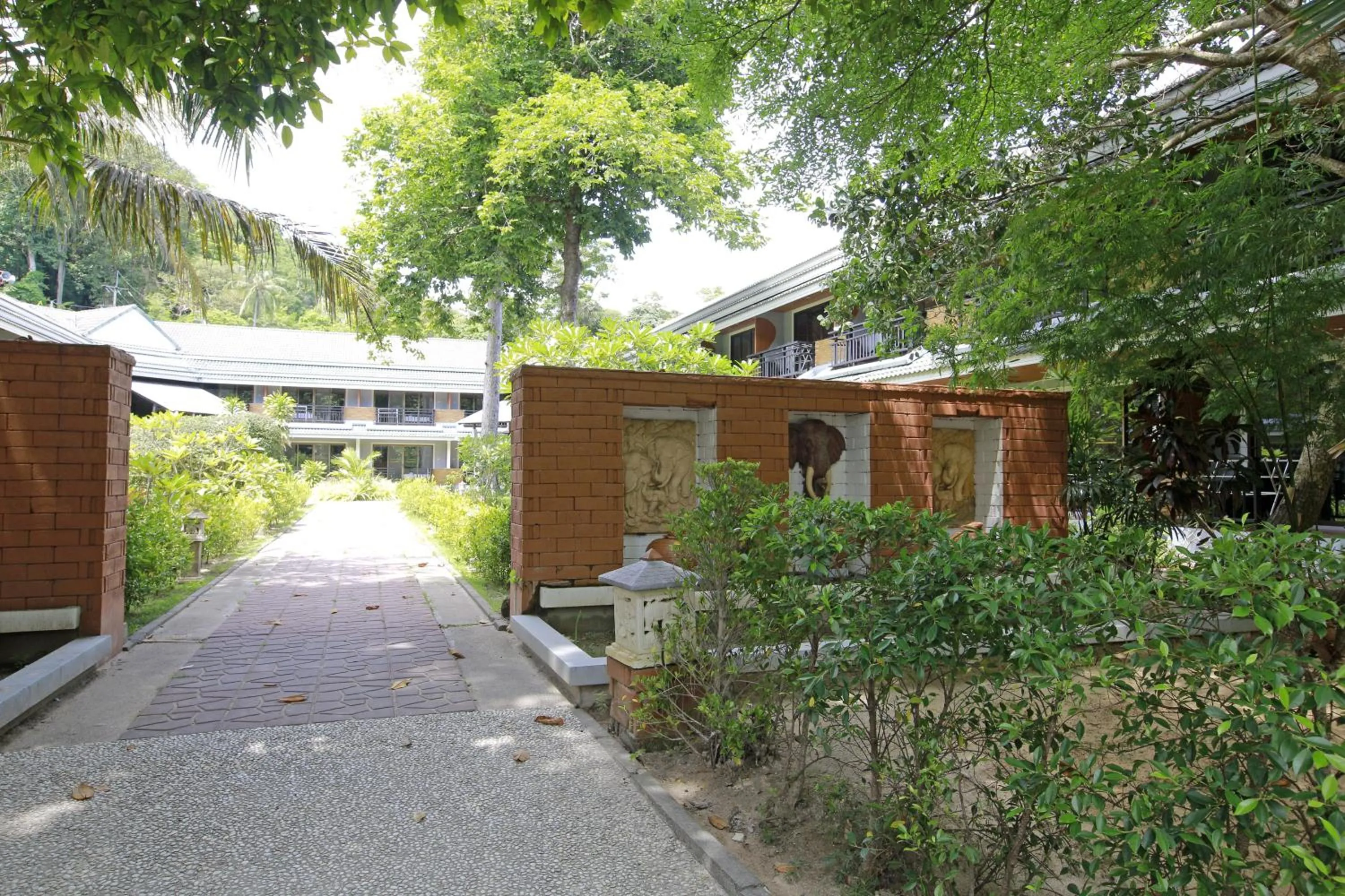 Property building in Phi Phi Andaman Beach Resort