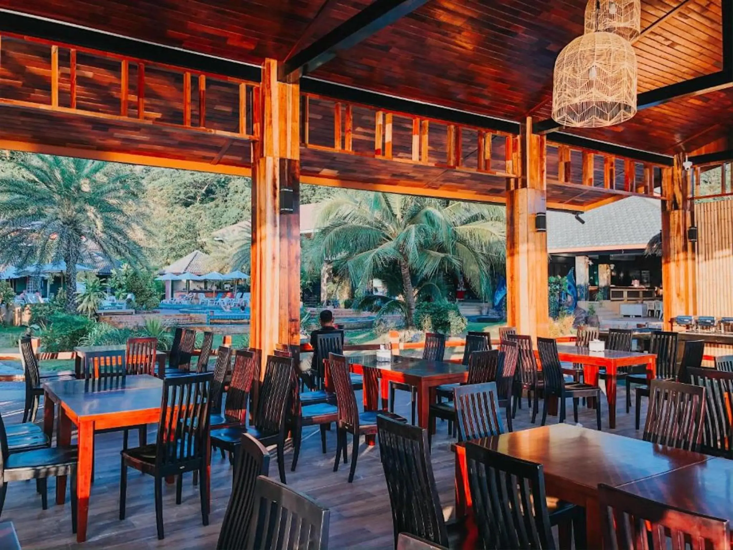Restaurant/places to eat in Phi Phi Andaman Beach Resort Restaurant/places to eat in Phi Phi Andaman Beach Resort