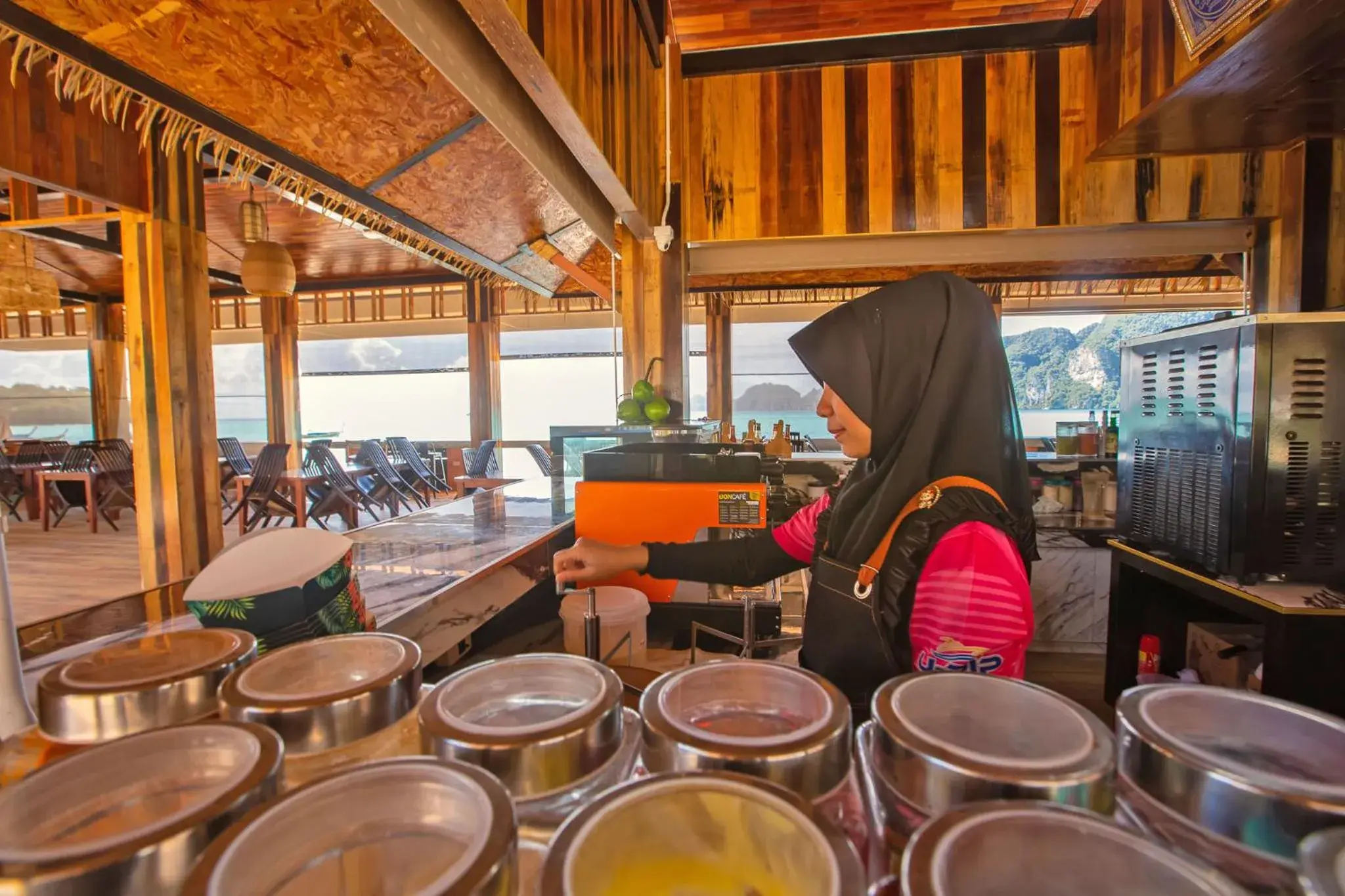 Restaurant/places to eat in Phi Phi Andaman Beach Resort Restaurant/places to eat in Phi Phi Andaman Beach Resort