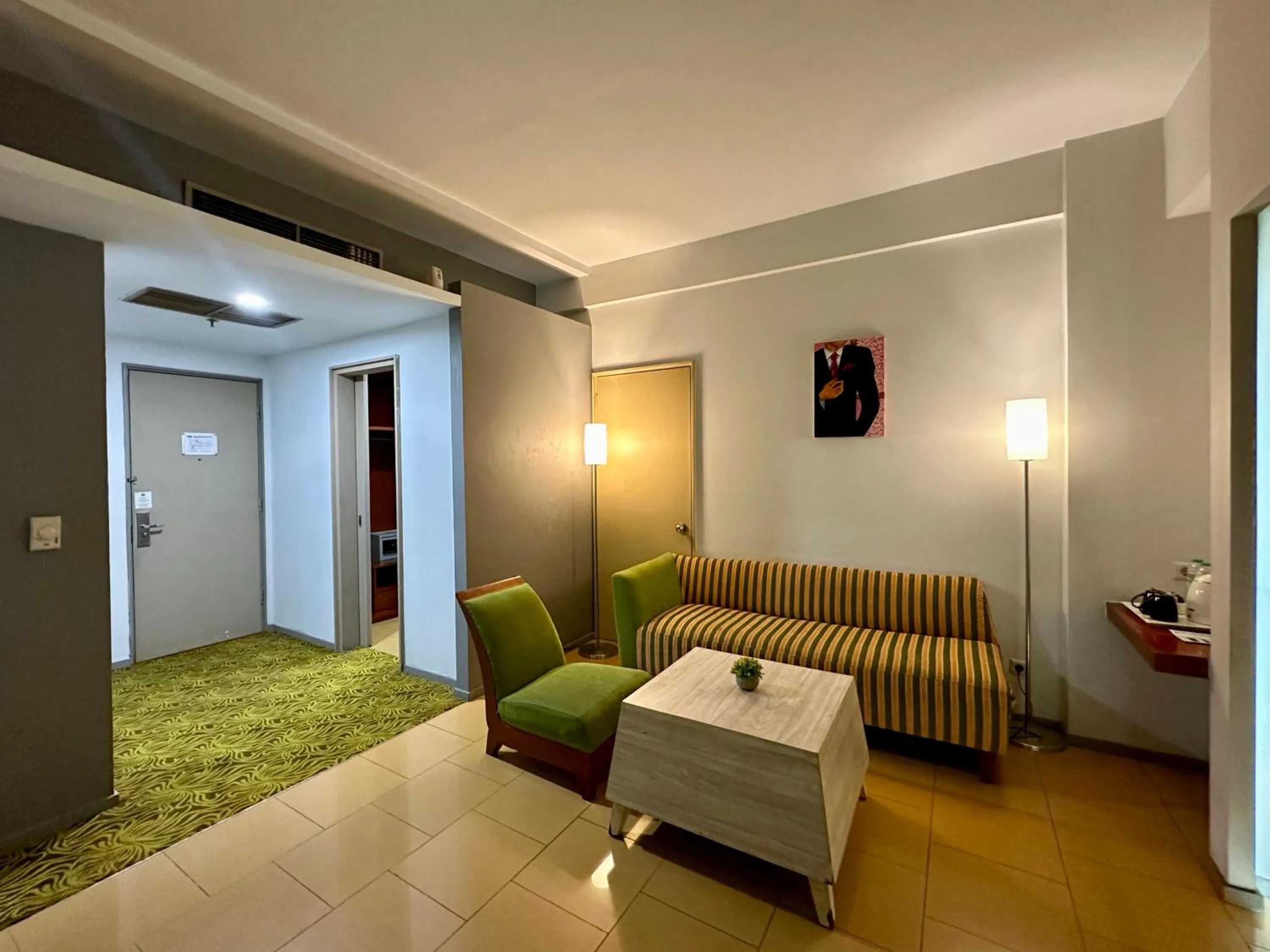 Seating area, Bed in Sparks Life Jakarta, ARTOTEL Curated