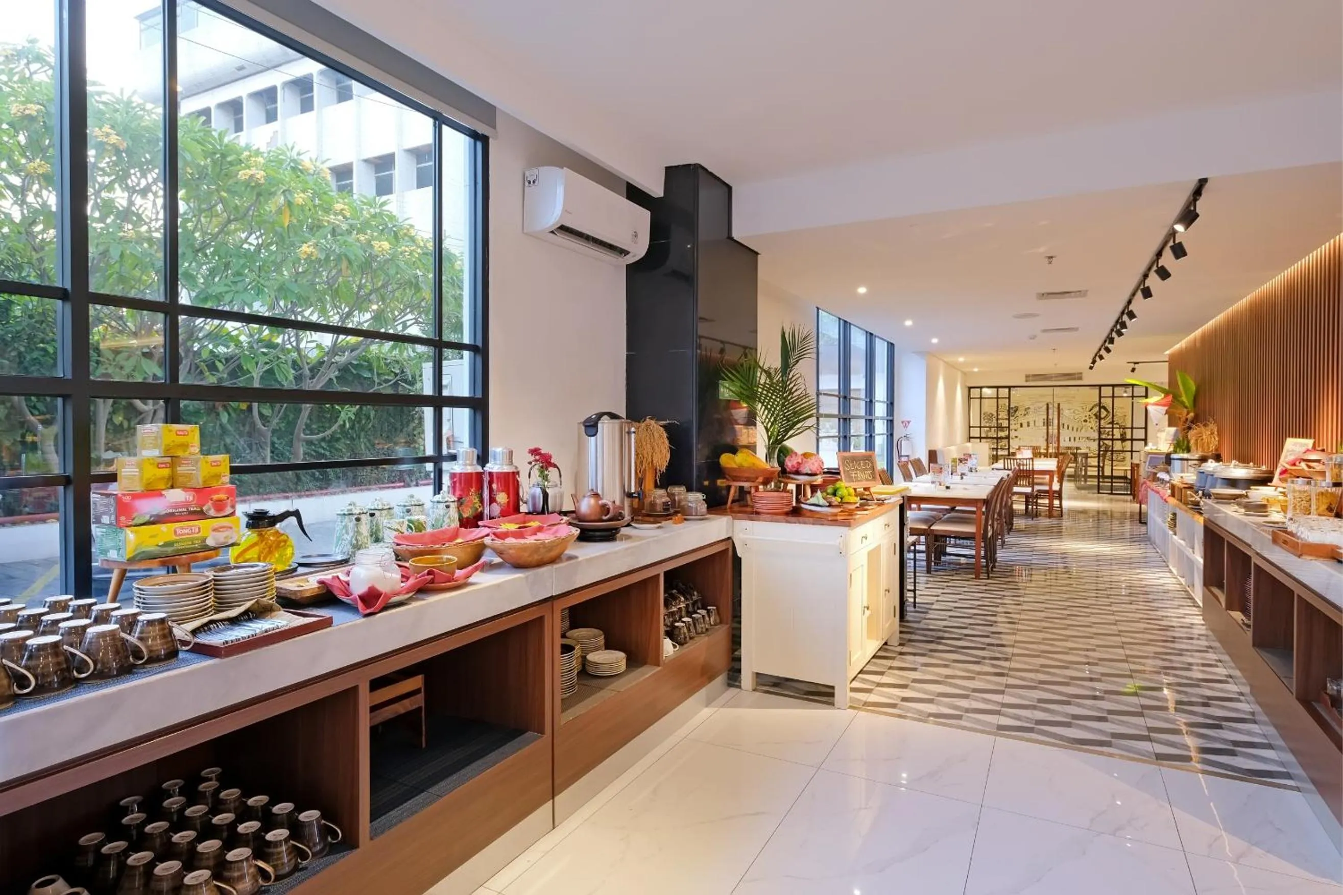 Restaurant/places to eat in Metro Park View Hotel Kota Lama Semarang