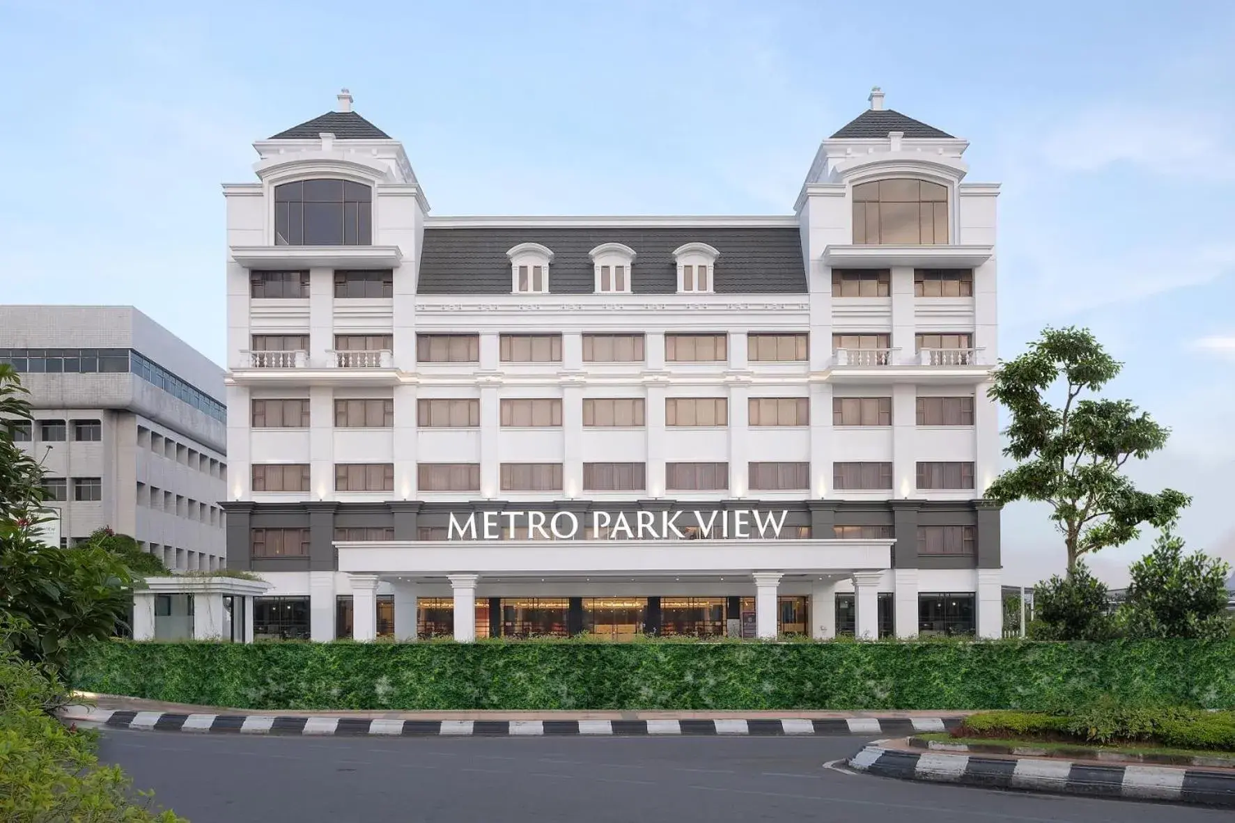 Property building in Metro Park View Hotel Kota Lama Semarang Property building in Metro Park View Hotel Kota Lama Semarang