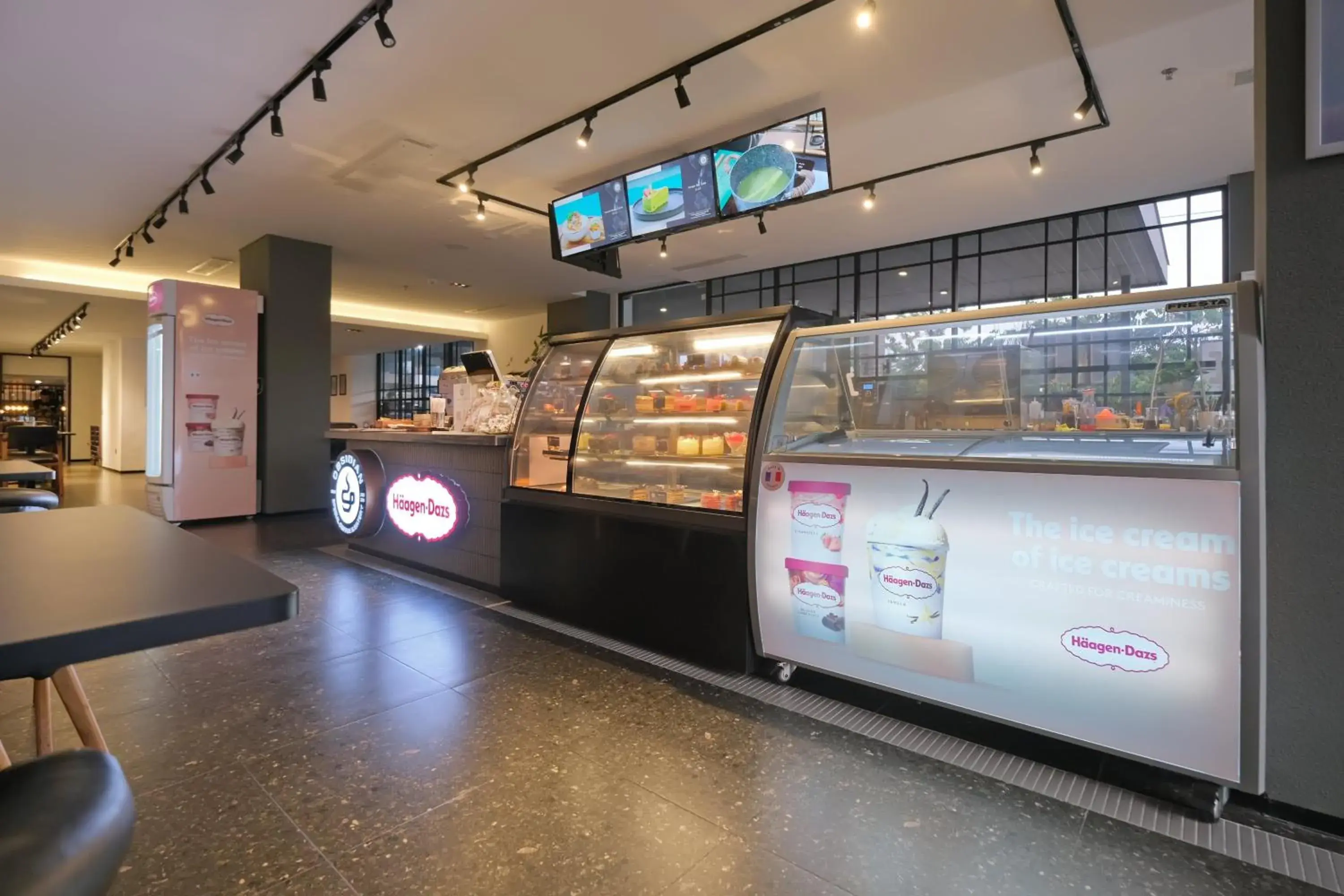 Restaurant/places to eat in Metro Park View Hotel Kota Lama Semarang Restaurant/places to eat in Metro Park View Hotel Kota Lama Semarang