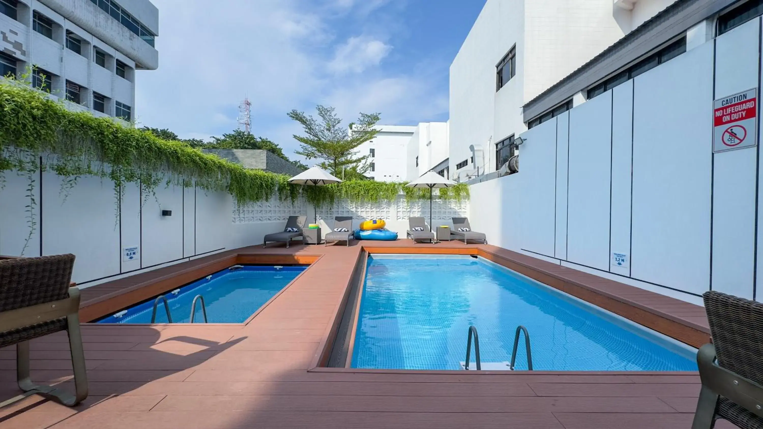 Swimming pool in Metro Park View Hotel Kota Lama Semarang Swimming pool in Metro Park View Hotel Kota Lama Semarang