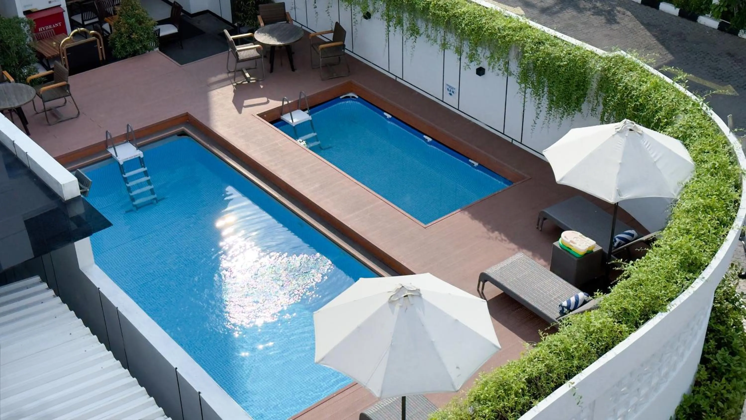 Swimming pool in Metro Park View Hotel Kota Lama Semarang