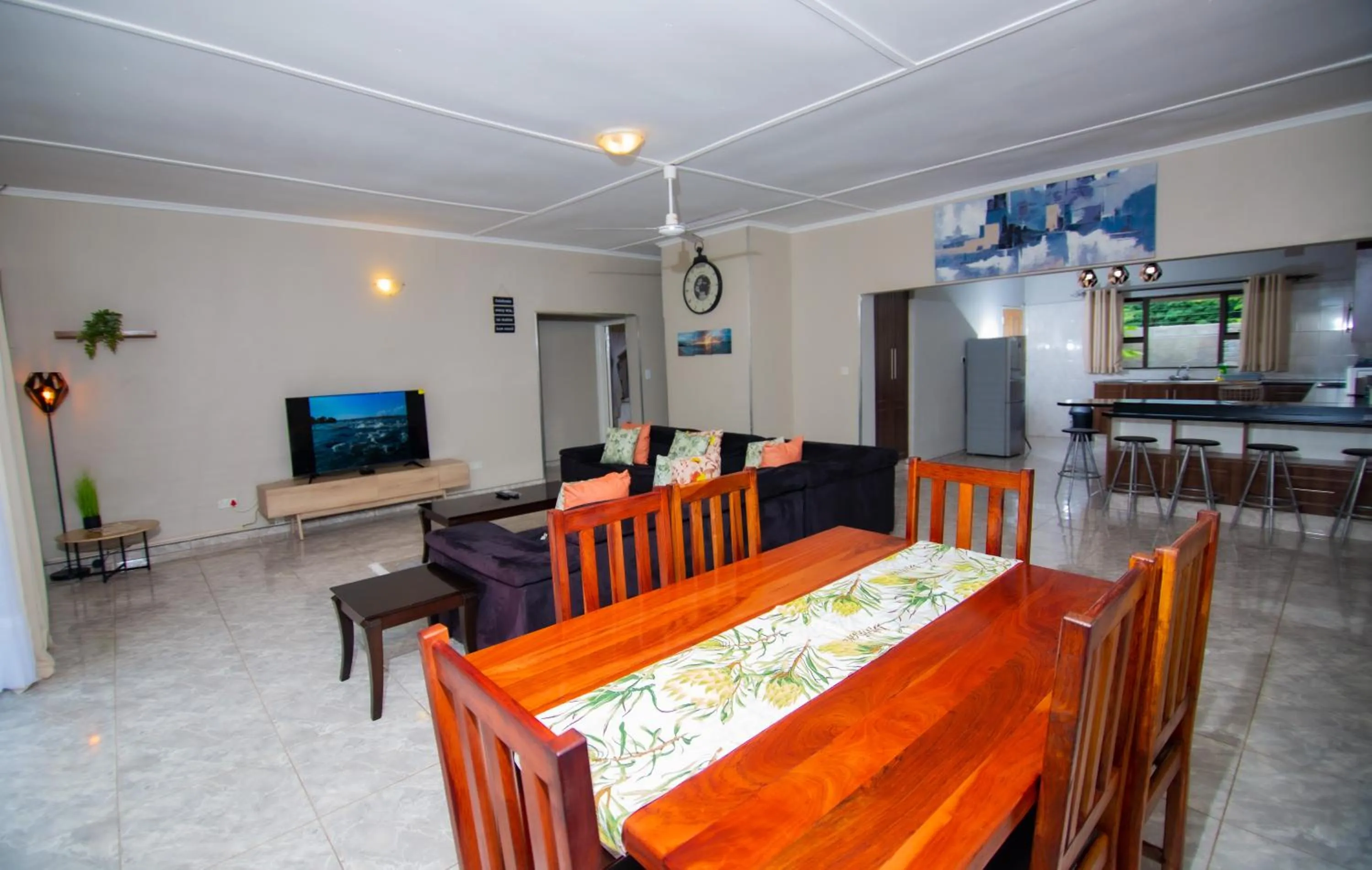 TV and multimedia in Dzimbahwe Guest Lodge