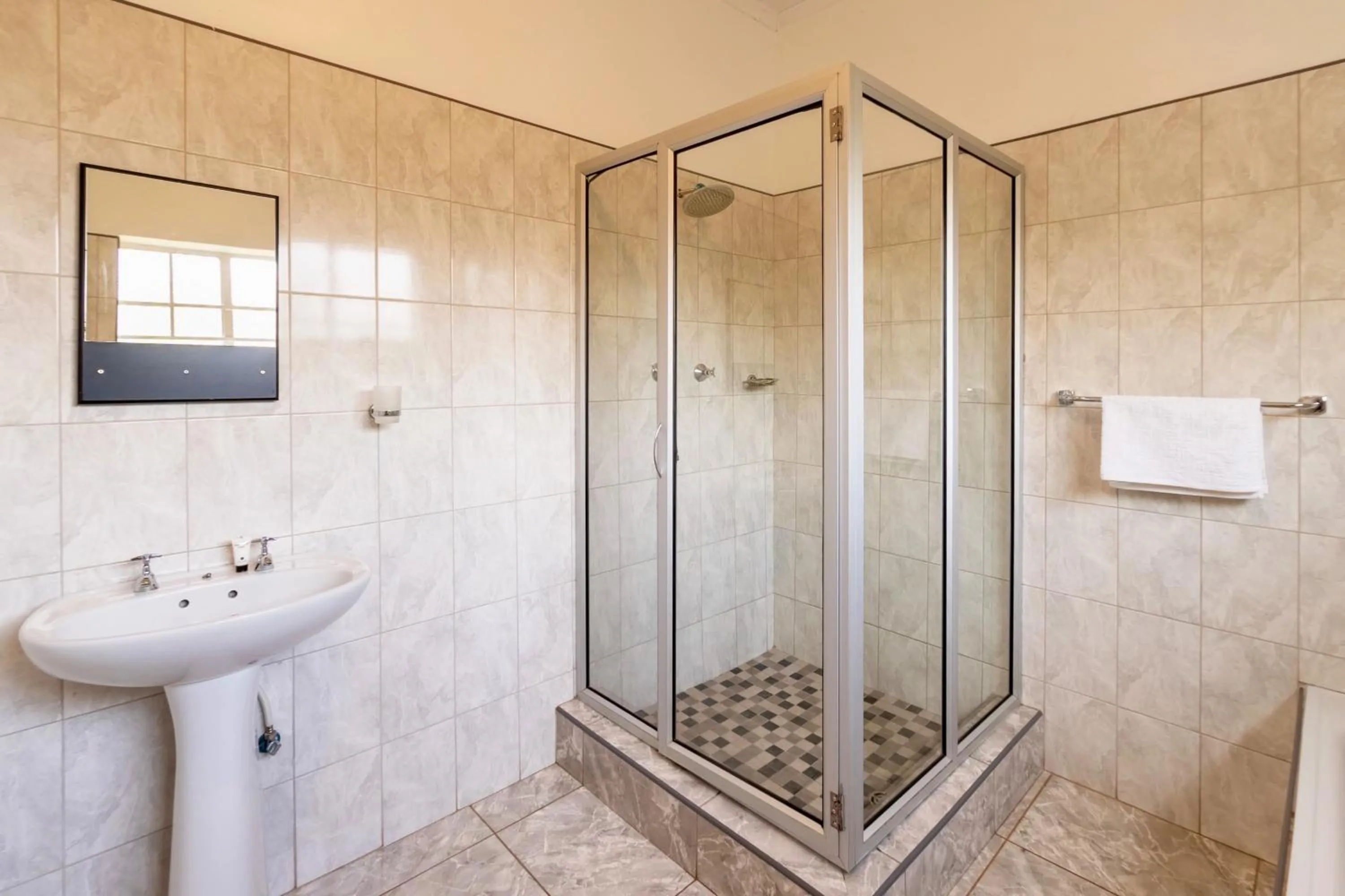 Shower in Dzimbahwe Guest Lodge