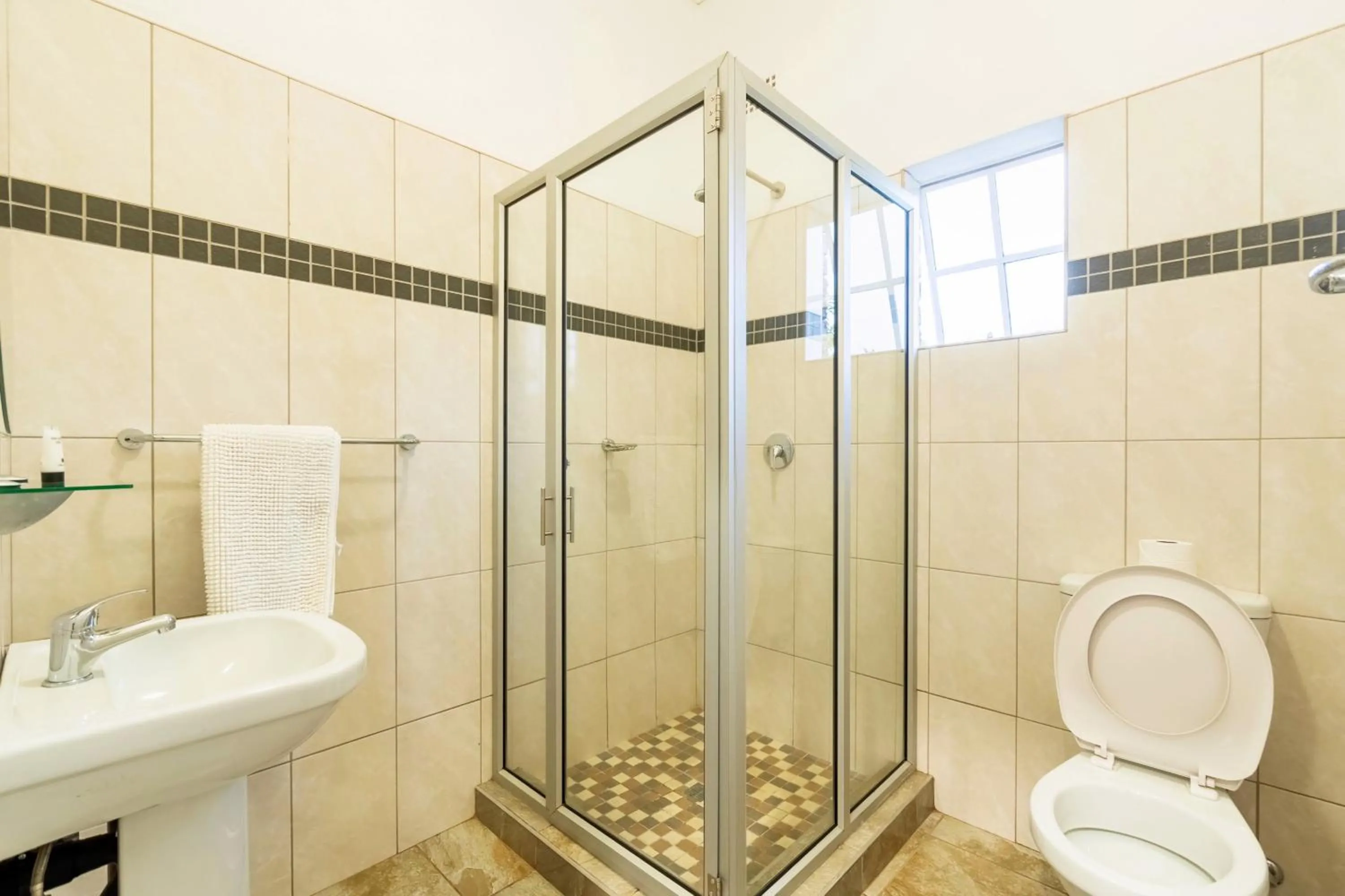 Shower in Dzimbahwe Guest Lodge