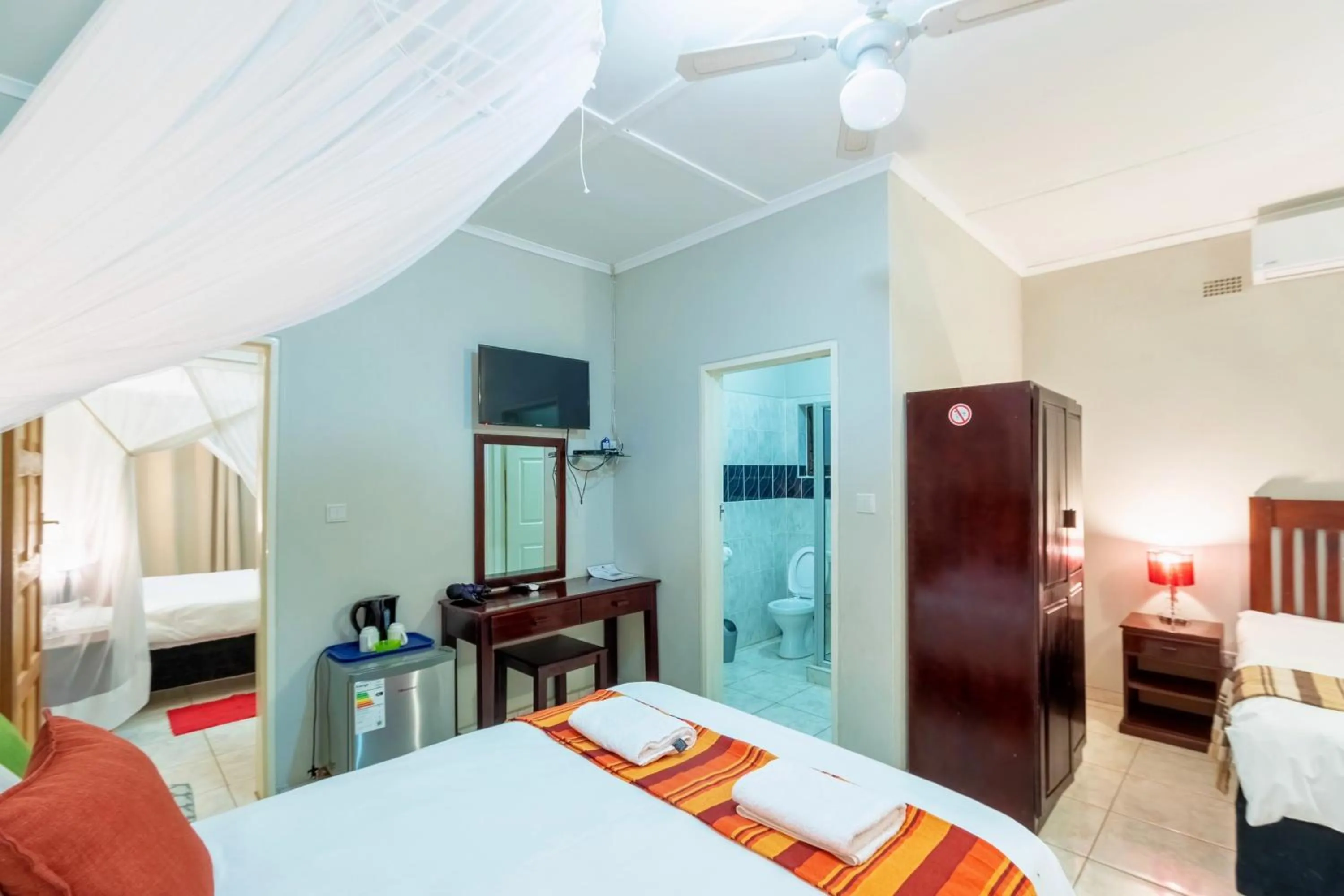 Bed in Dzimbahwe Guest Lodge