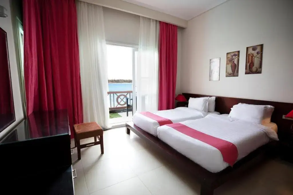 Deluxe Floating Suite in Golden Ocean Marina Hotel Deluxe Floating Suite in Golden Ocean Marina Hotel