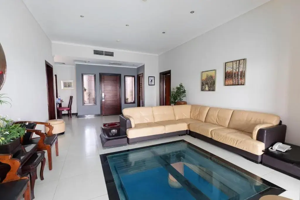 Royal Floating Suite in Golden Ocean Marina Hotel Royal Floating Suite in Golden Ocean Marina Hotel