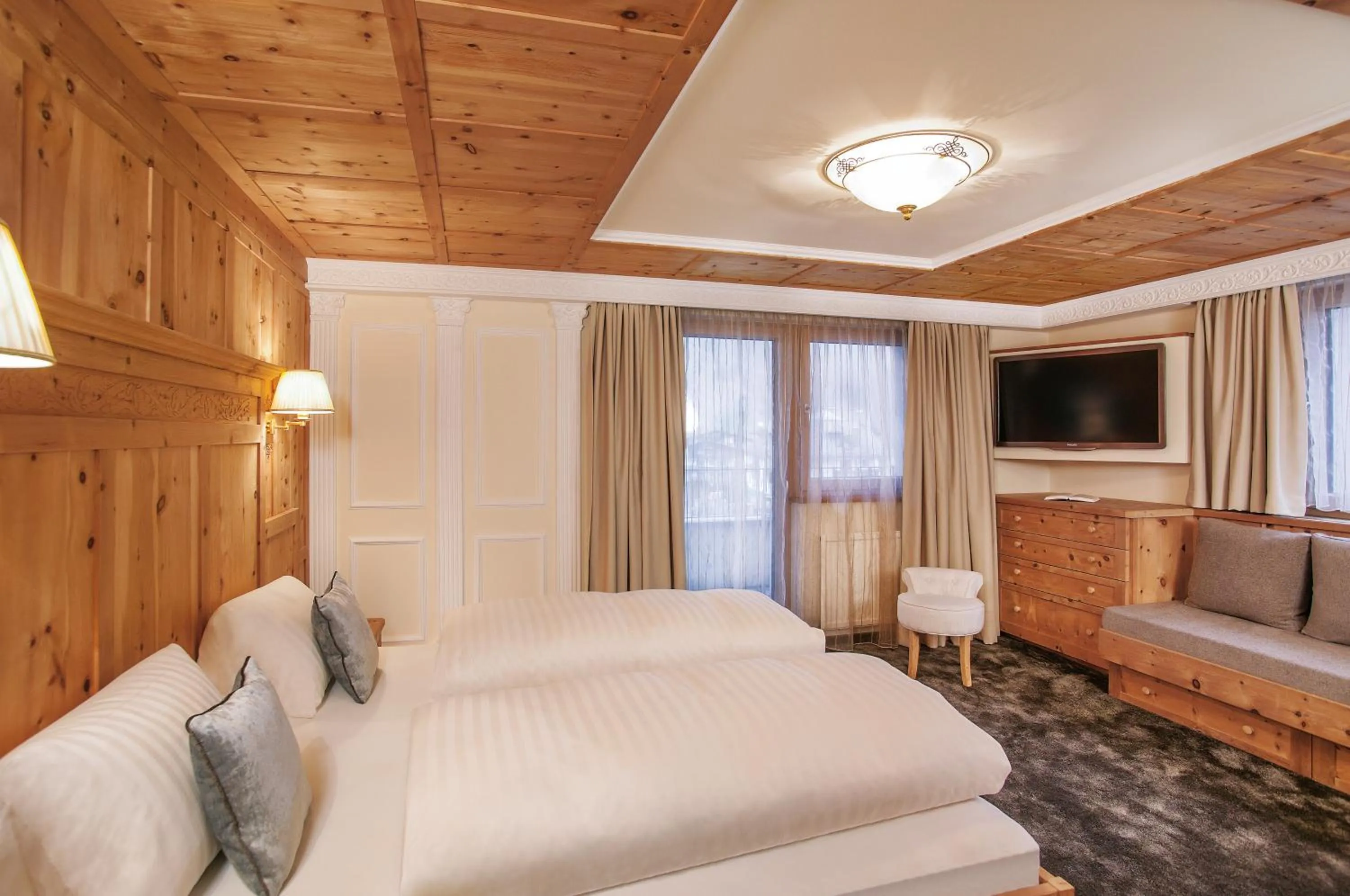 Bedroom, Bed in Hotel Piz Buin