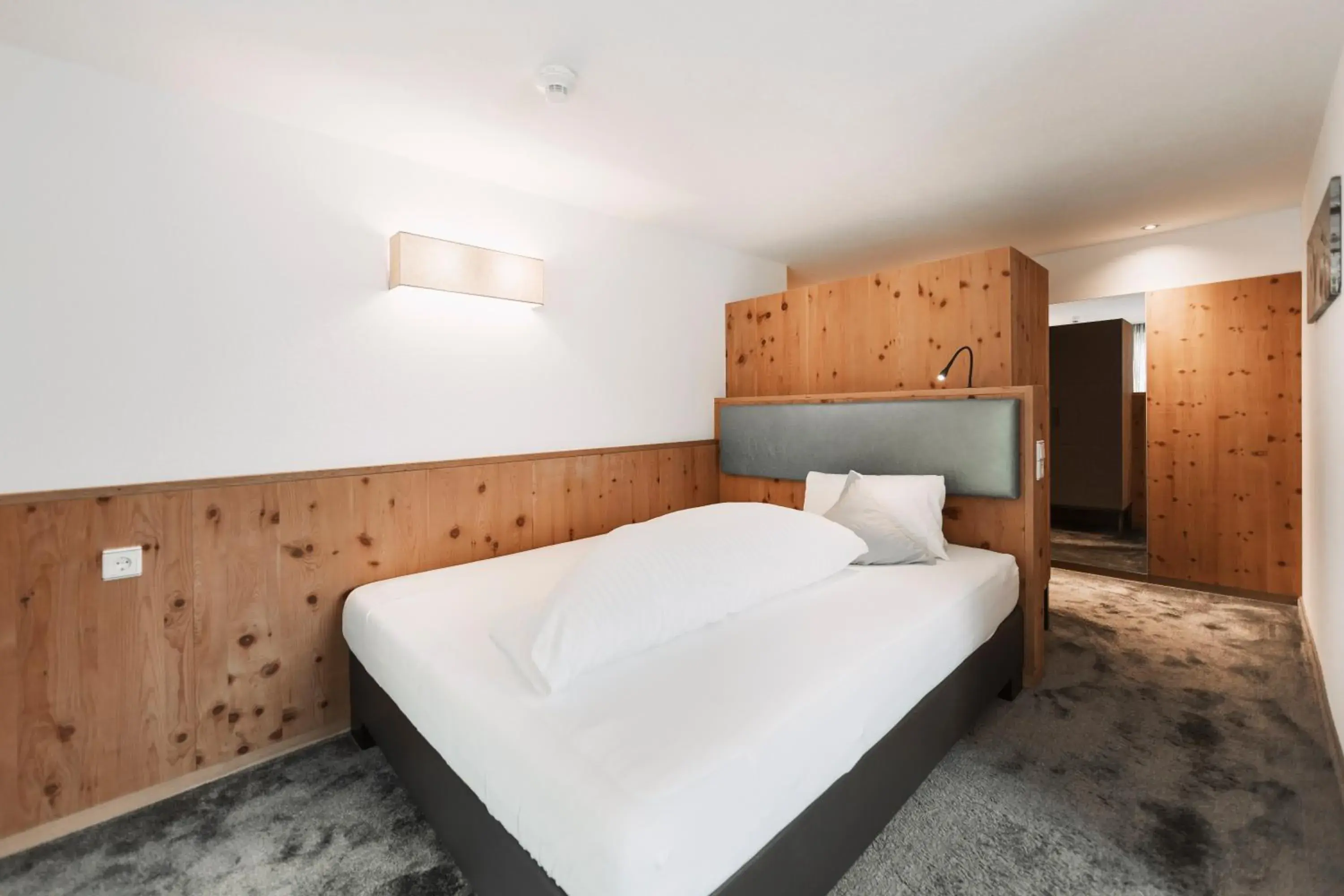 room service, Bed in Hotel Piz Buin