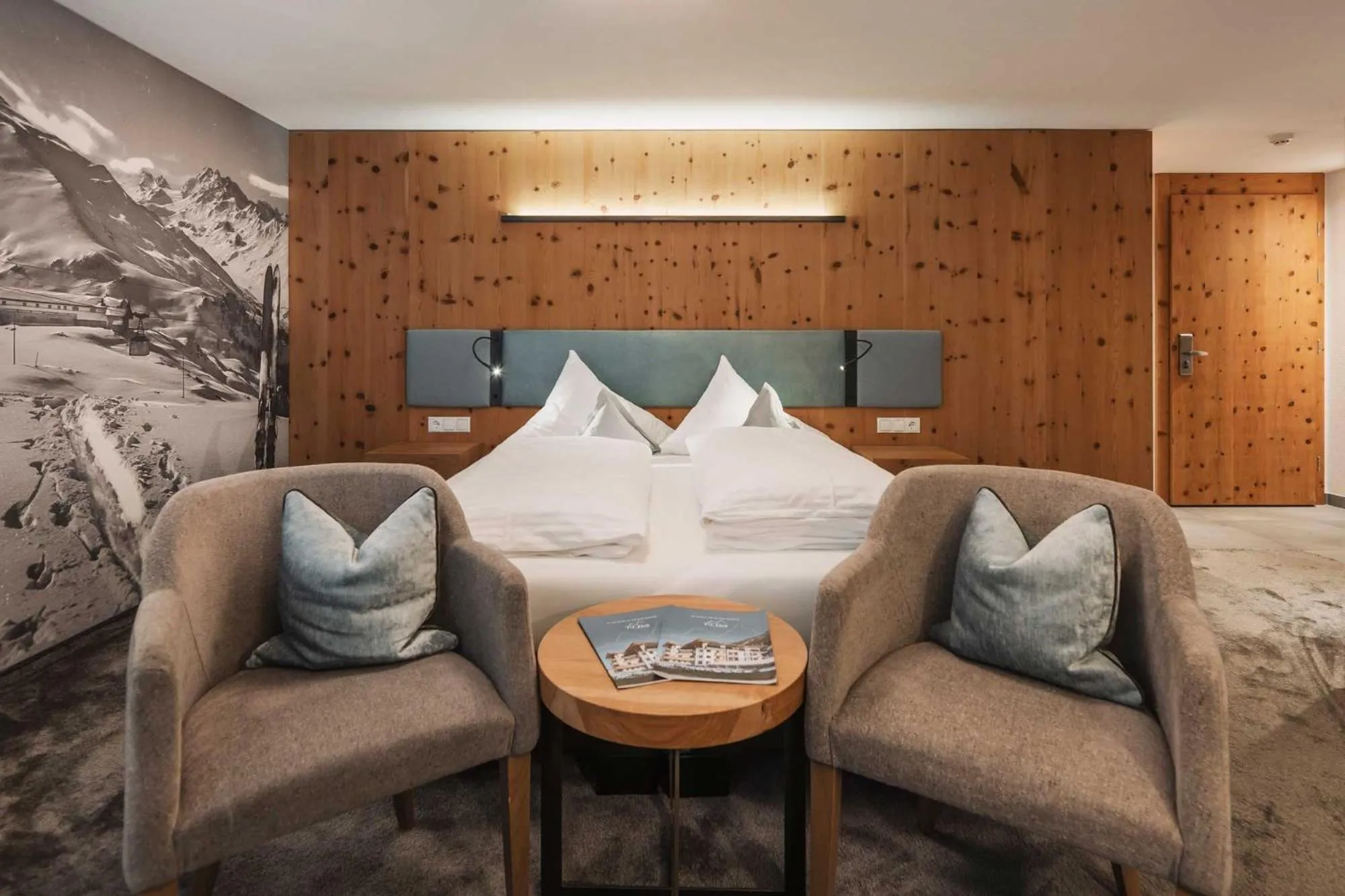 Photo of the whole room, Bed in Hotel Piz Buin