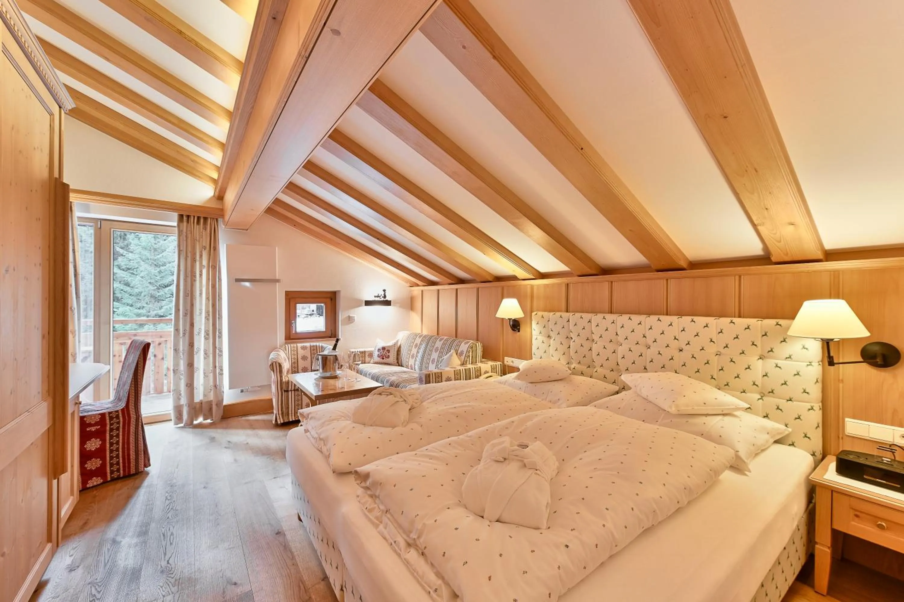 Restaurant/places to eat, Bed in Hotel Petersboden