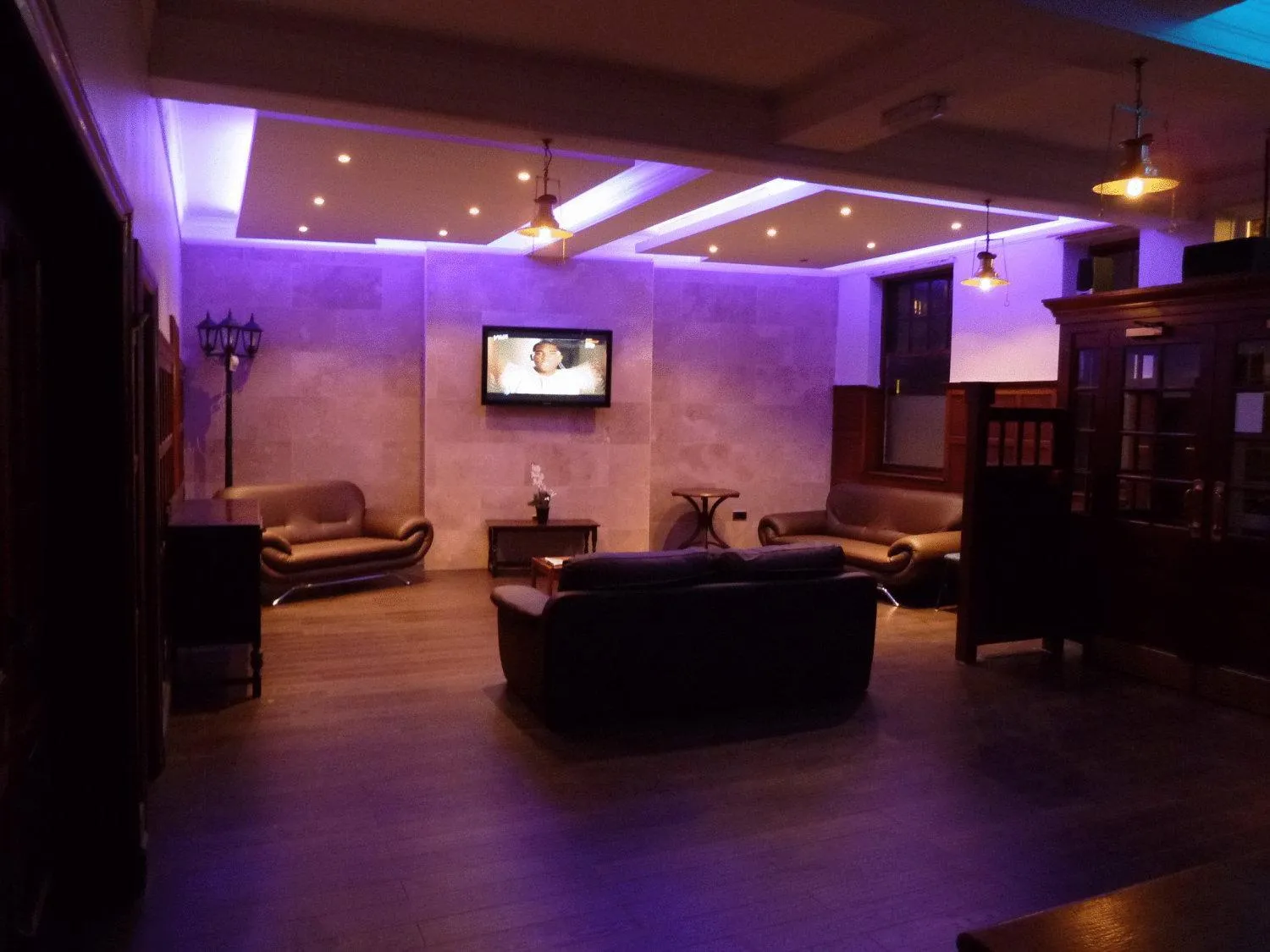 Lounge or bar in The Bull and Bush Hotel Kingston