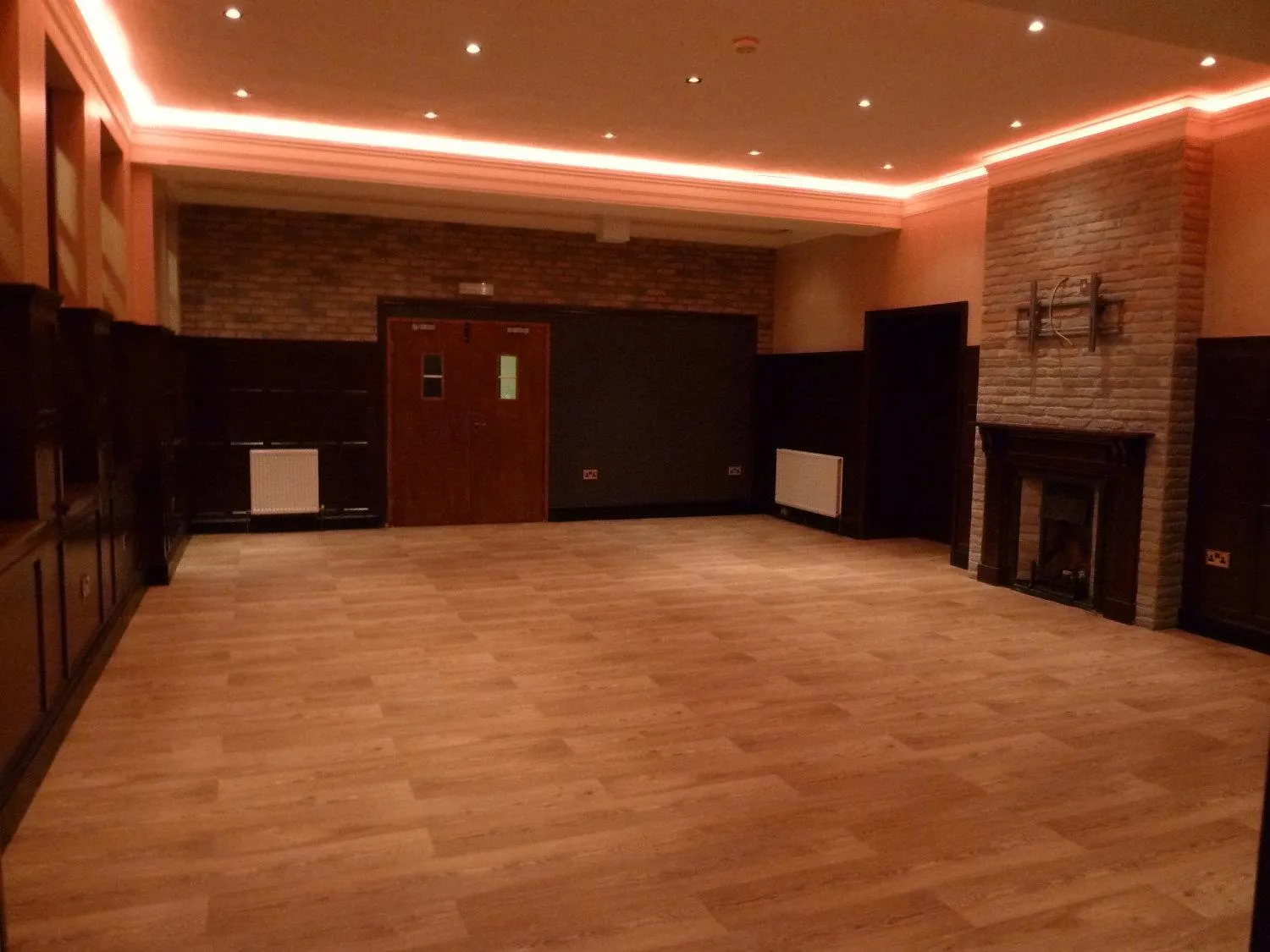 Lounge or bar in The Bull and Bush Hotel Kingston