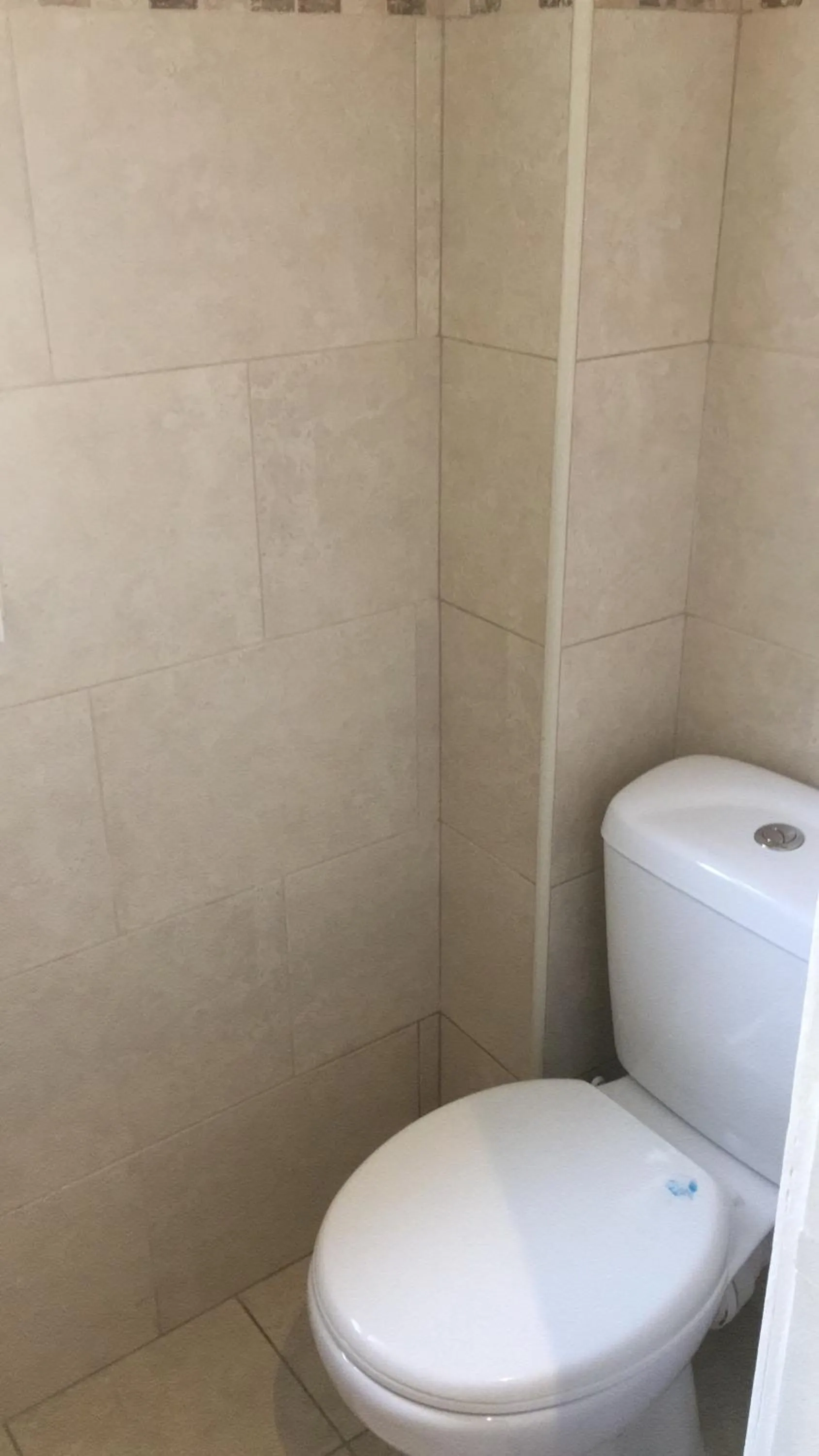 Shower in The Bull and Bush Hotel Kingston