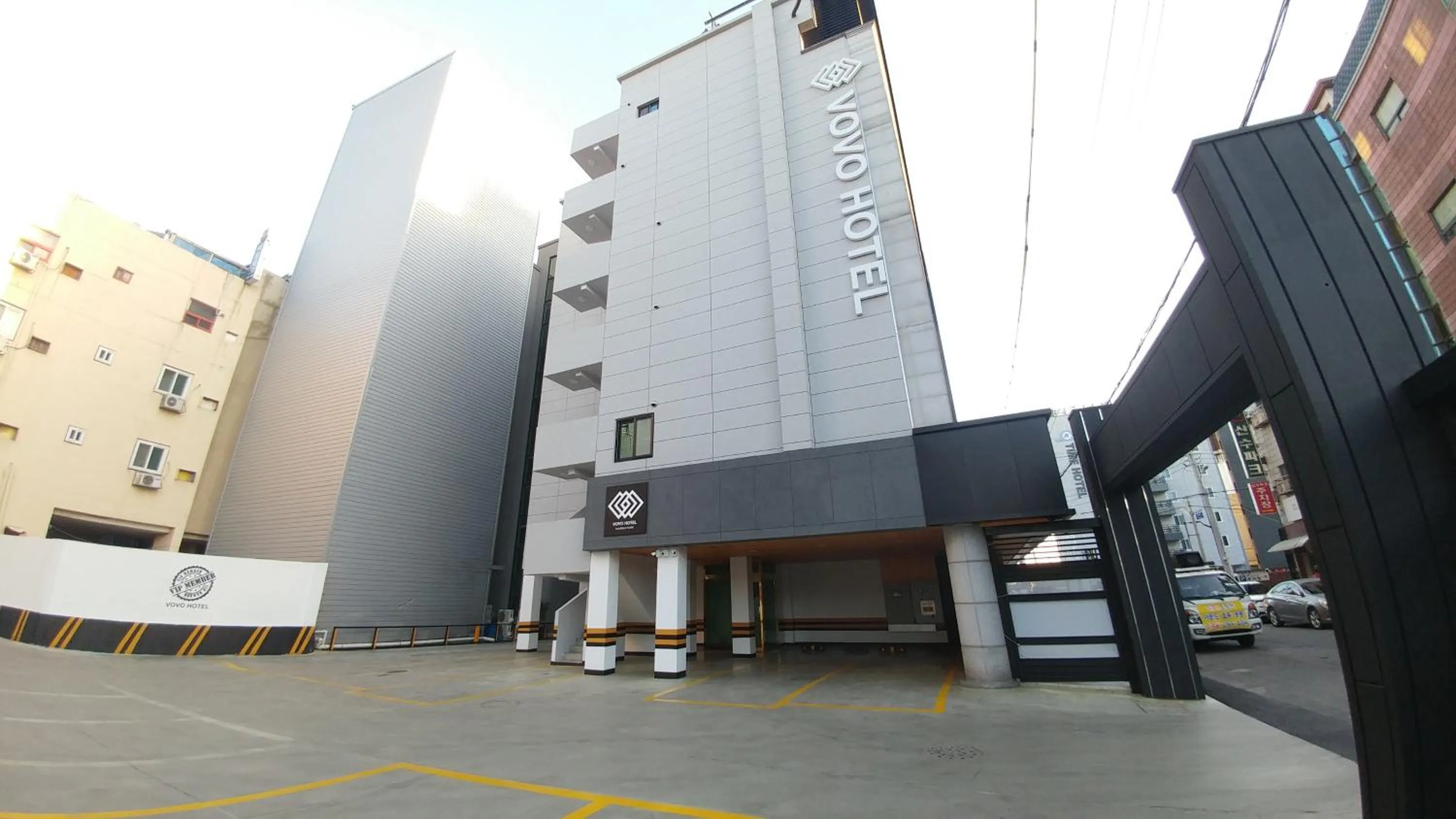 Property building in Vovo Hotel