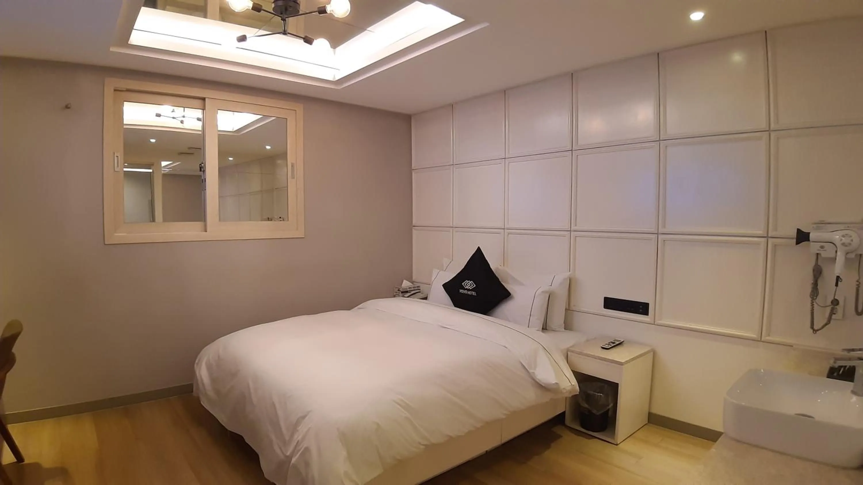 People in Vovo Hotel