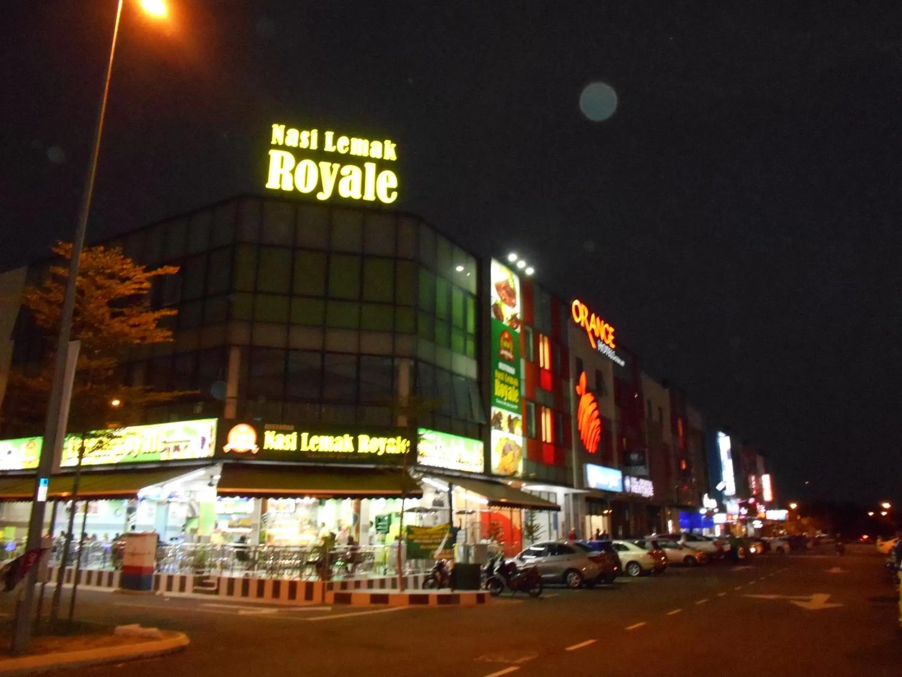 Restaurant/places to eat in S8 Boutique Hotel near KLIA 1 & KLIA 2 Restaurant/places to eat in S8 Boutique Hotel near KLIA 1 & KLIA 2